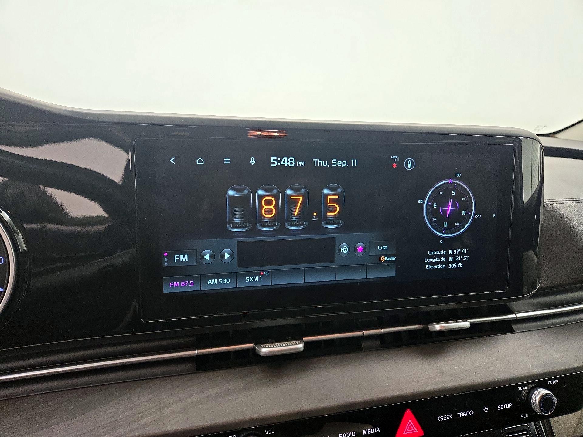 Thumbnail: 2022 Kia Carnival - 16