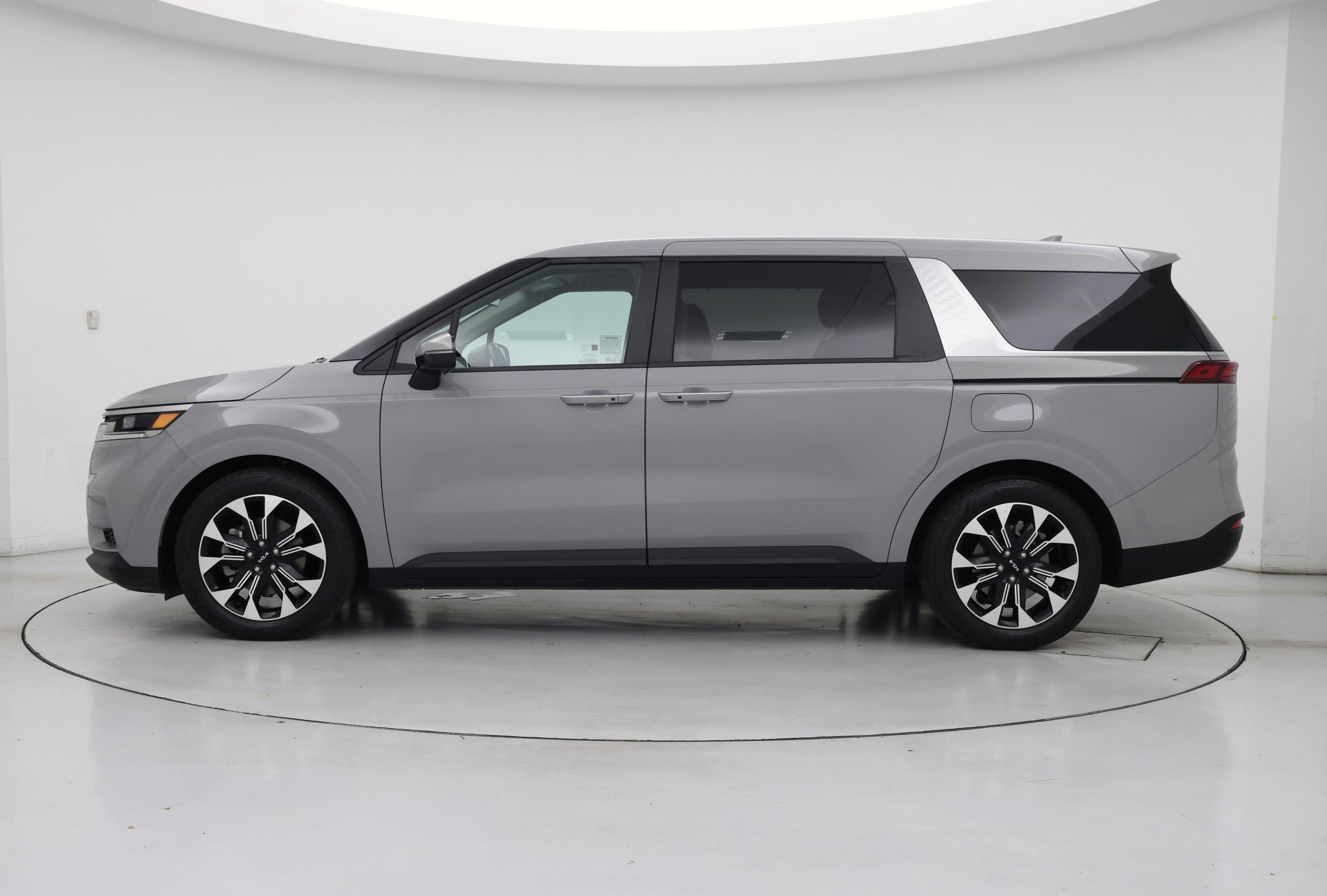 Thumbnail: 2022 Kia Carnival - 3