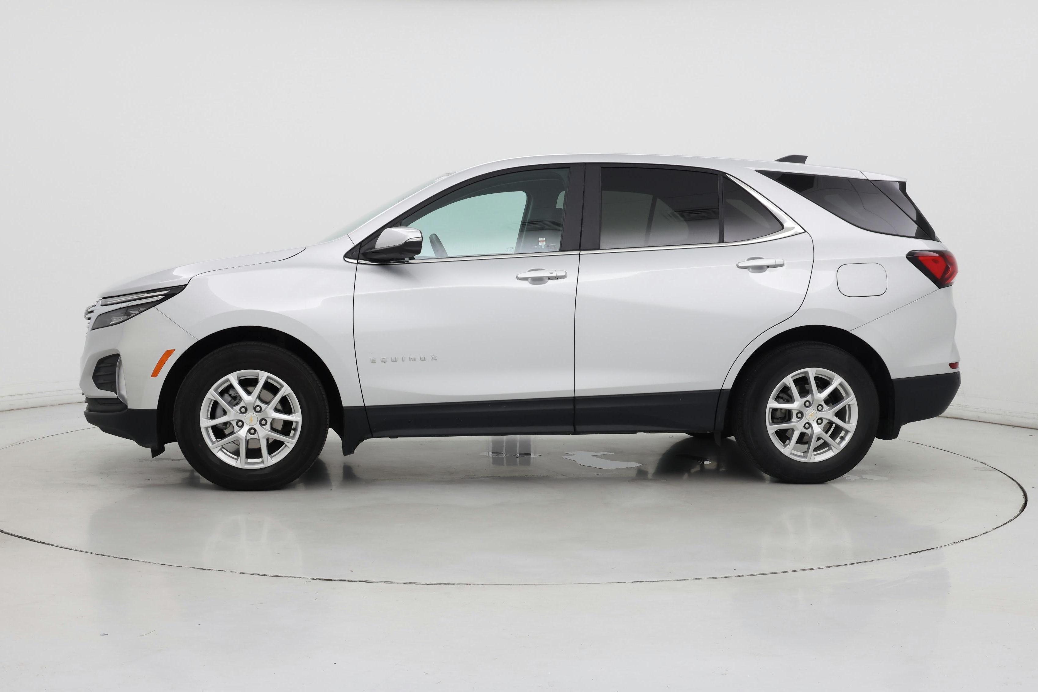 Thumbnail: 2022 Chevrolet Equinox - 3