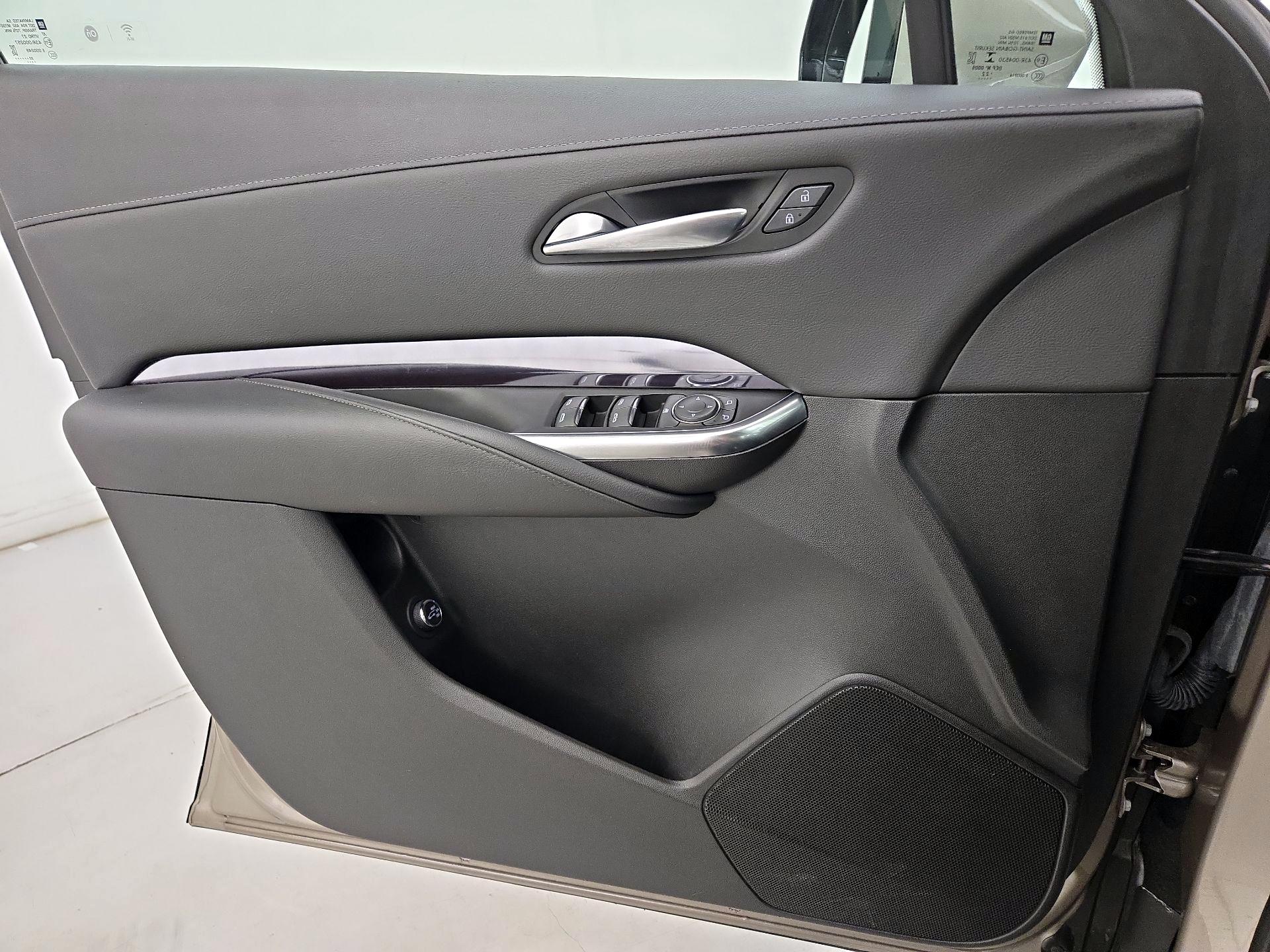 Thumbnail: 2023 Cadillac XT4 - 12
