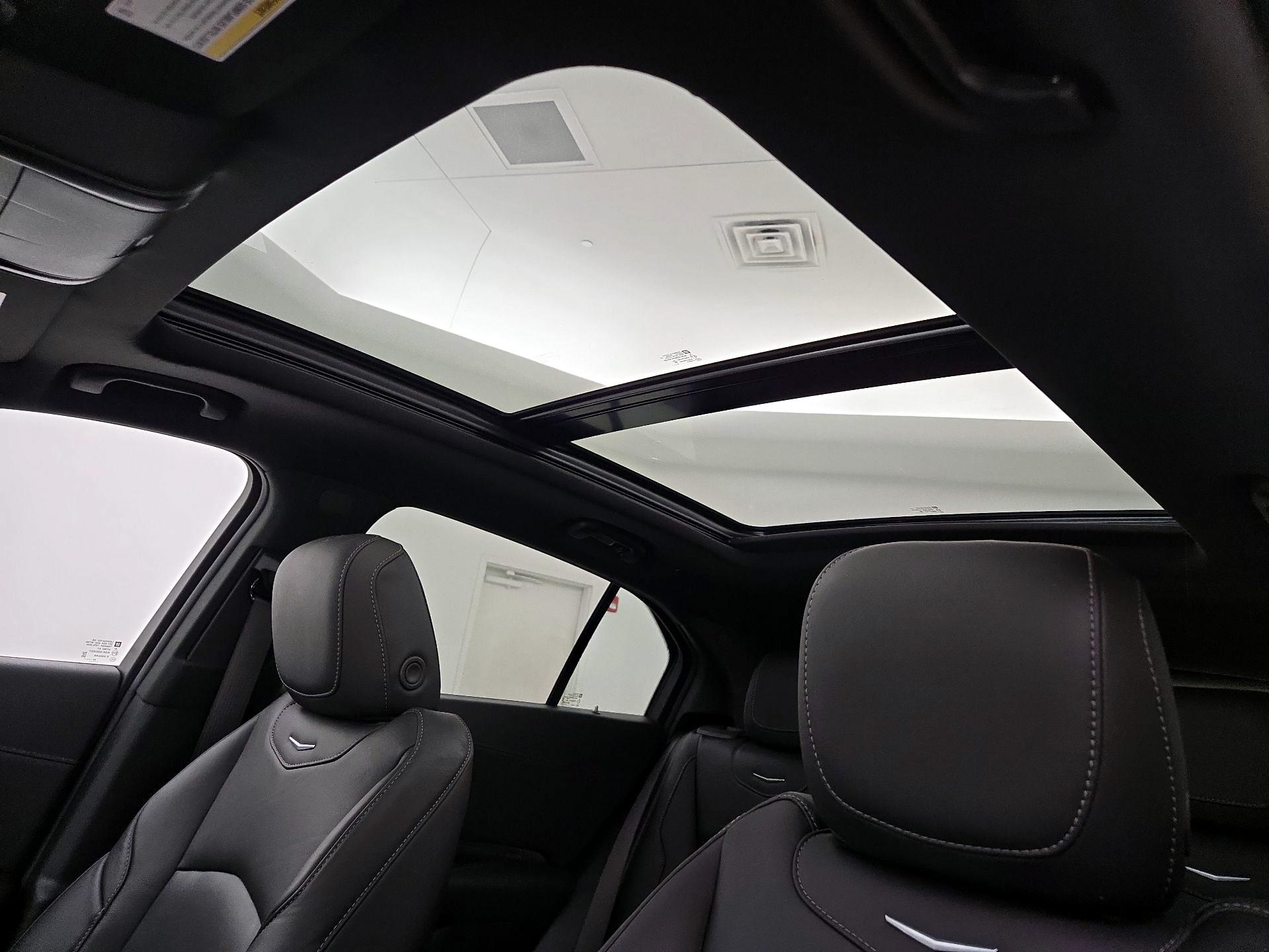 Thumbnail: 2023 Cadillac XT4 - 19