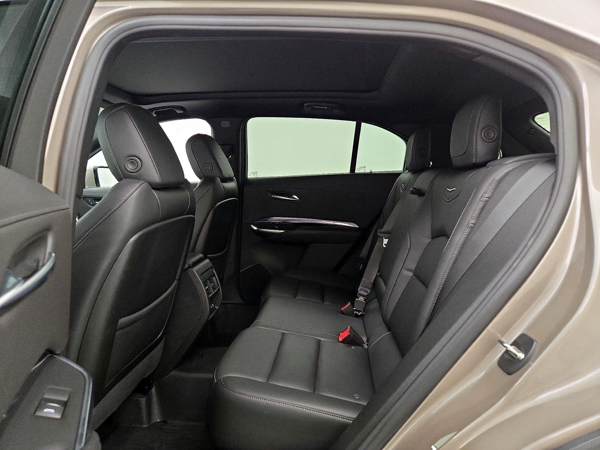 Thumbnail: 2023 Cadillac XT4 - 20