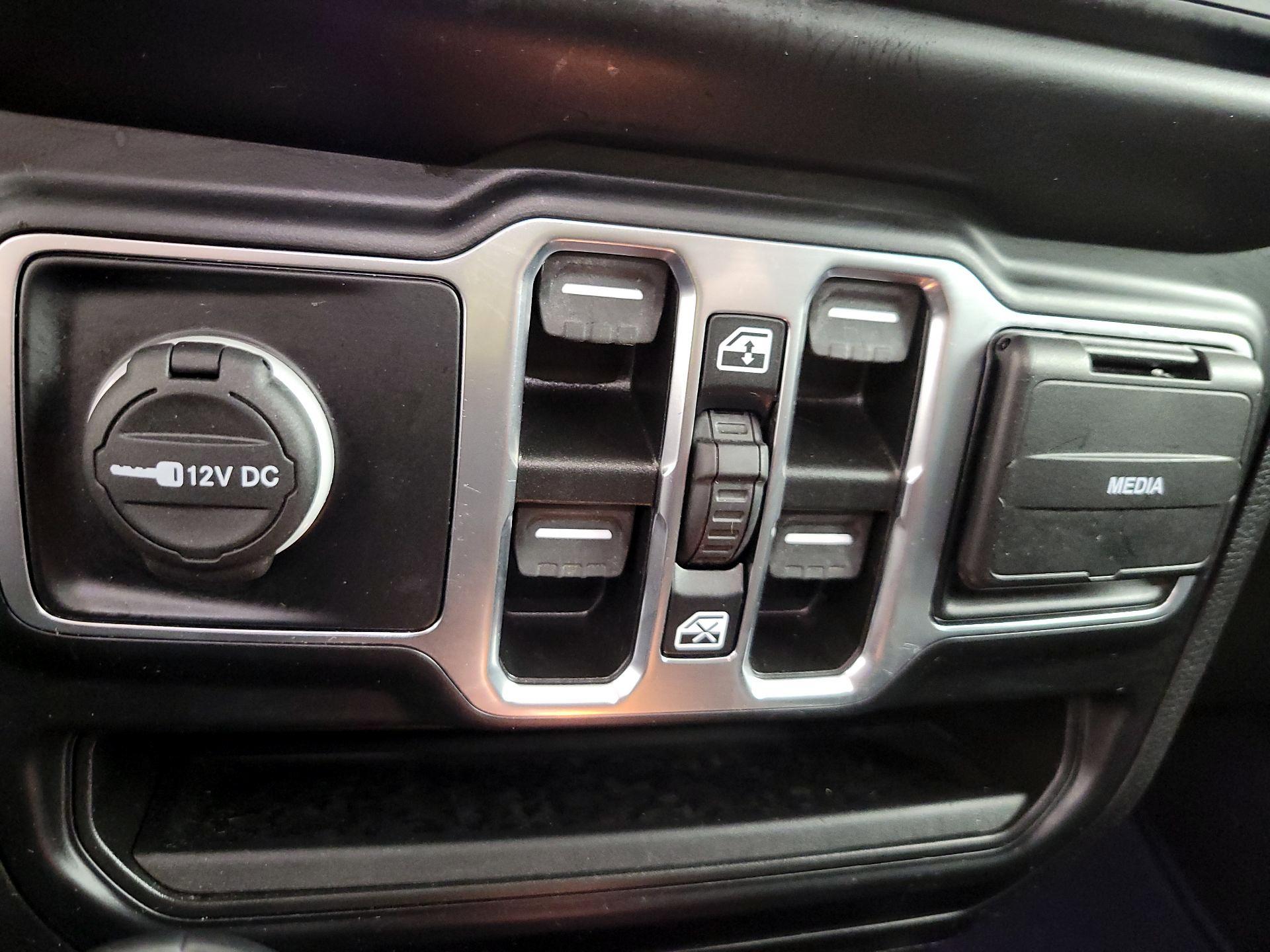 Thumbnail: 2022 Jeep Wrangler - 19