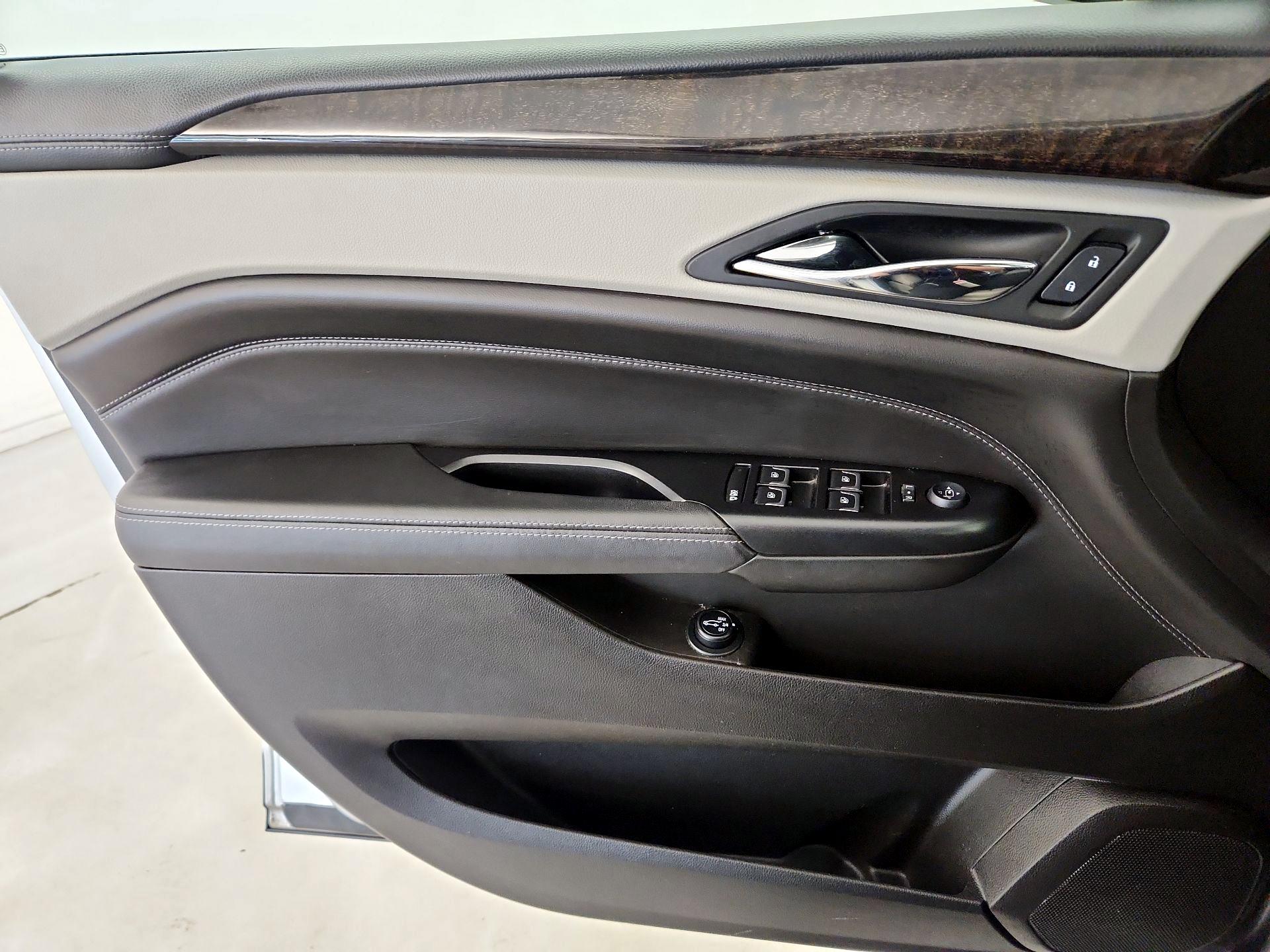 Thumbnail: 2015 Cadillac SRX - 12