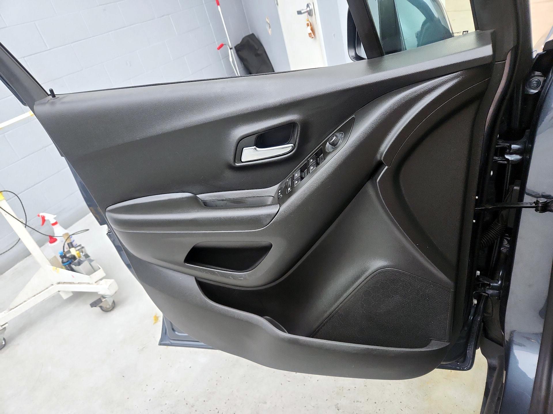 Thumbnail: 2022 Chevrolet Trax - 12