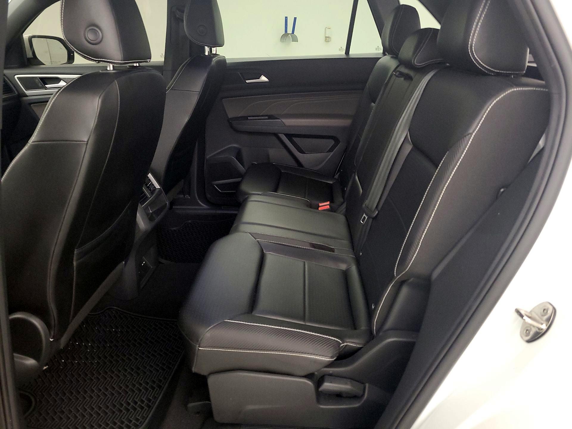 Thumbnail: 2021 Volkswagen Atlas - 17