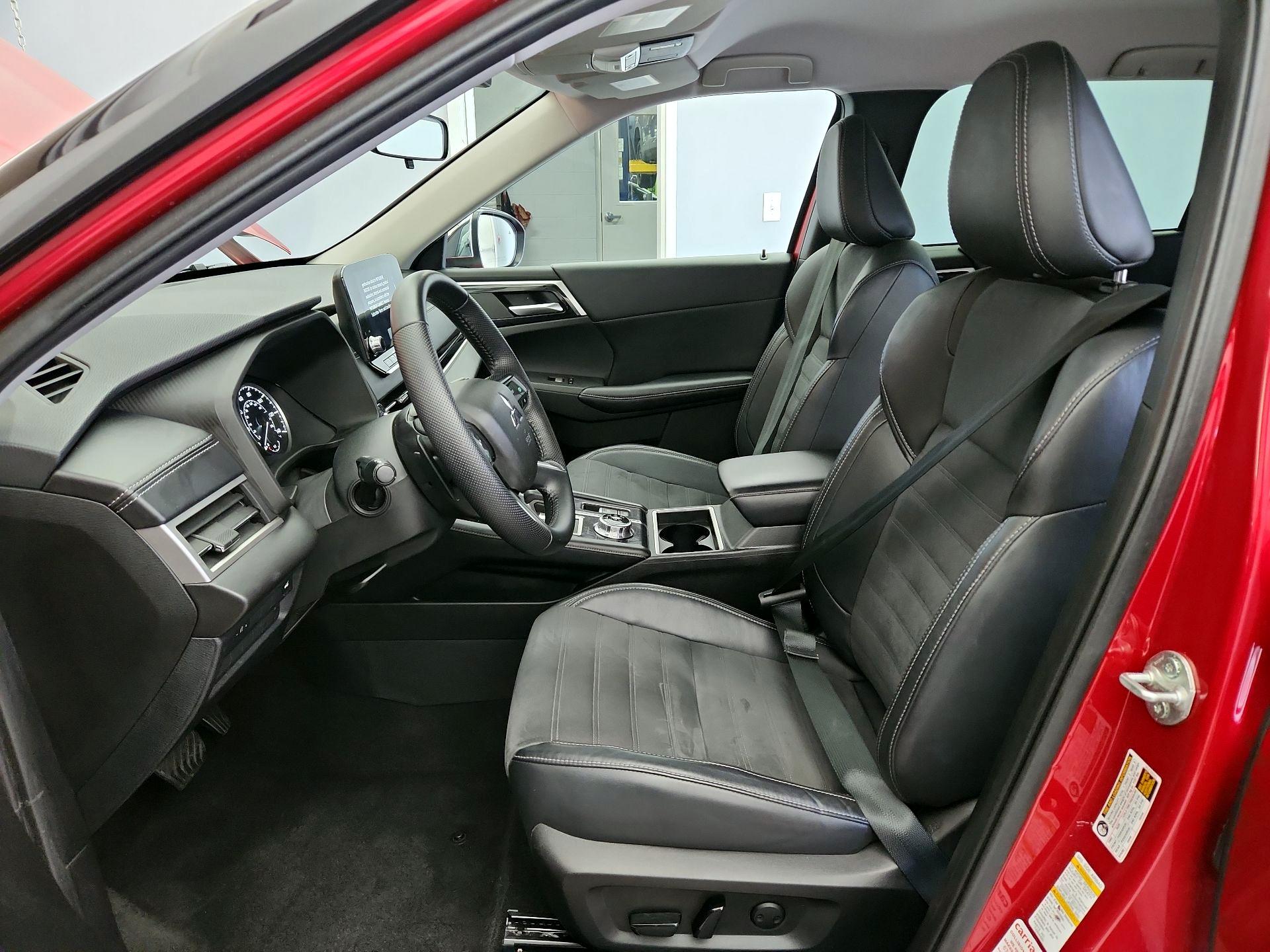 Thumbnail: 2022 Mitsubishi Outlander - 11