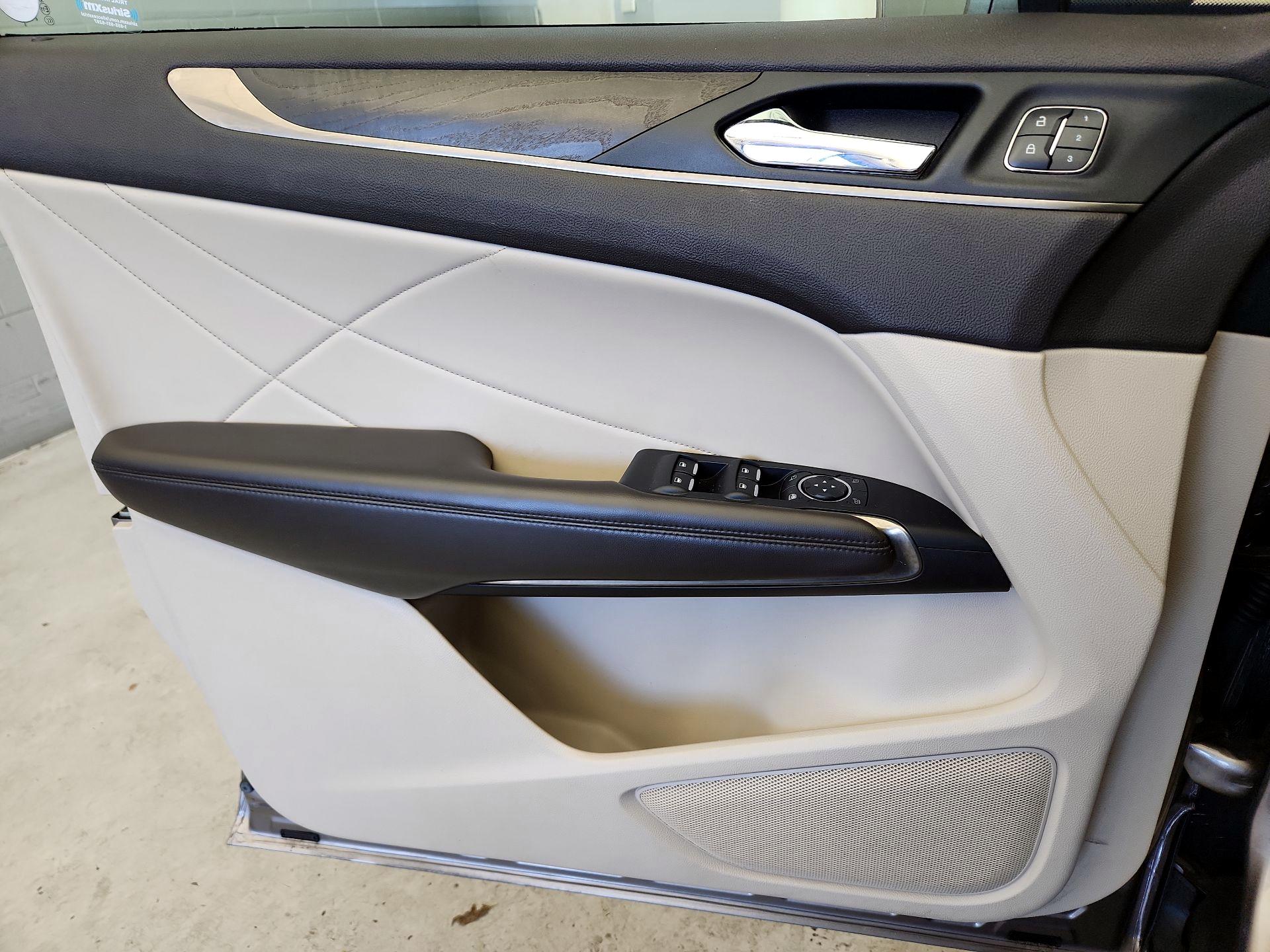 Thumbnail: 2018 Lincoln MKC - 12