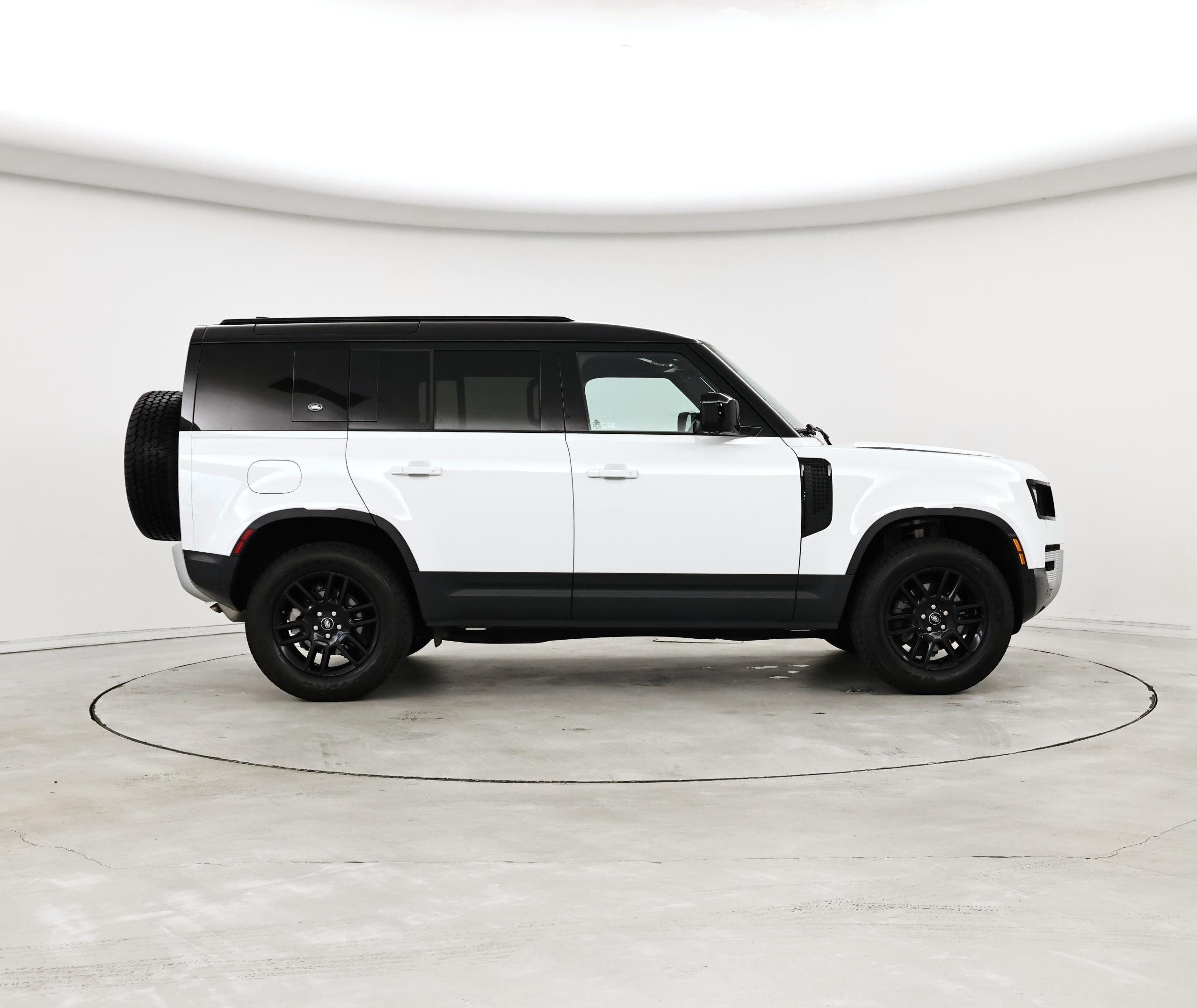 Thumbnail: 2023 Land Rover Defender - 7