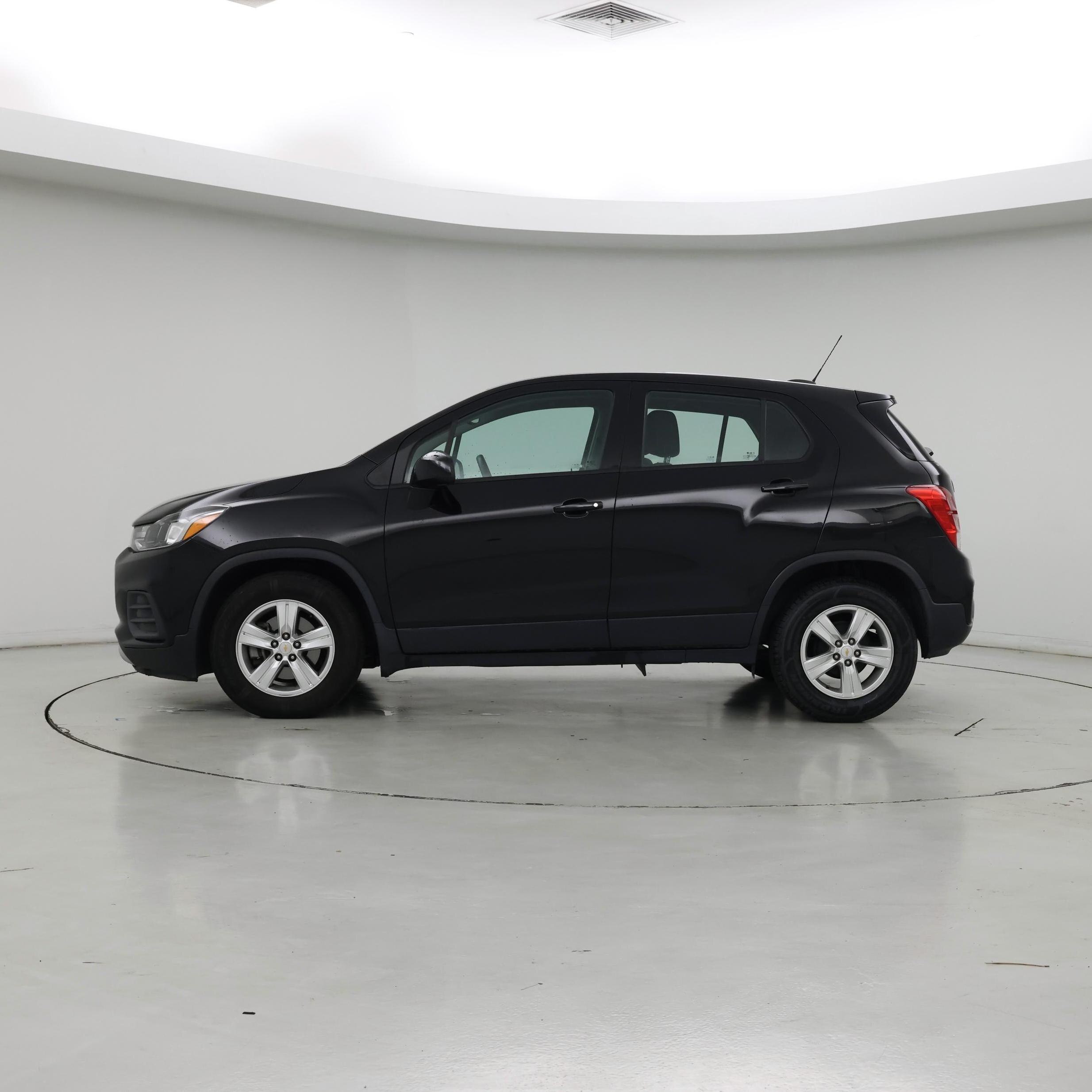 Thumbnail: 2021 Chevrolet Trax - 3