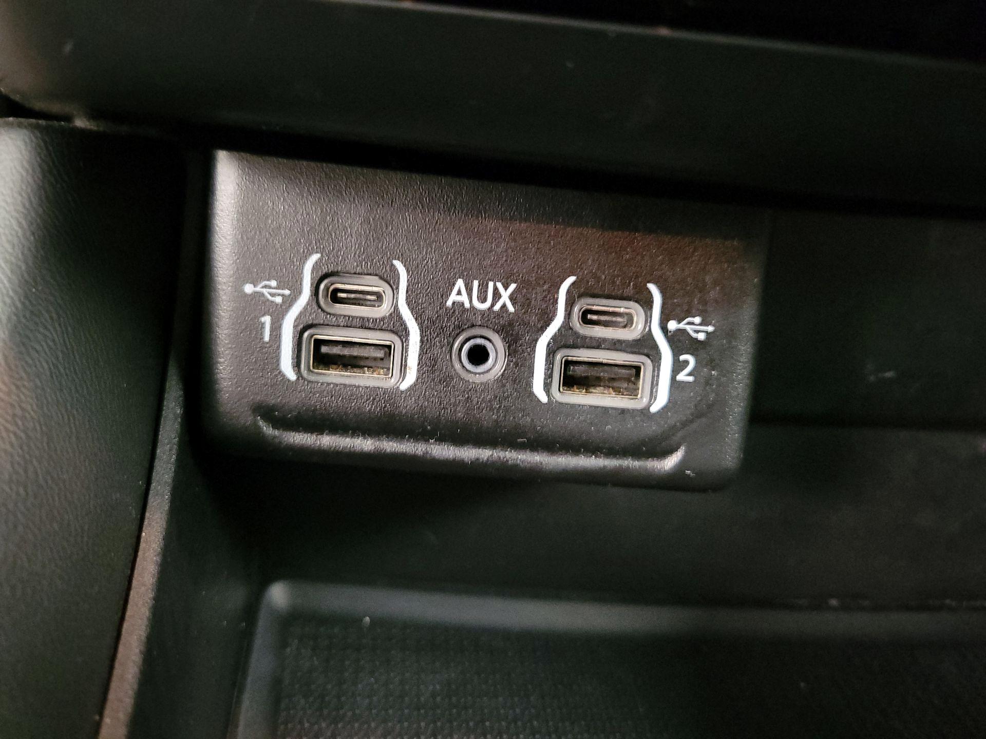 Thumbnail: 2022 Dodge Durango - 16