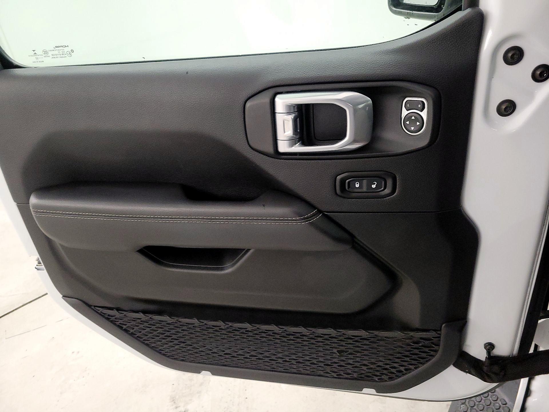 Thumbnail: 2022 Jeep Wrangler - 10