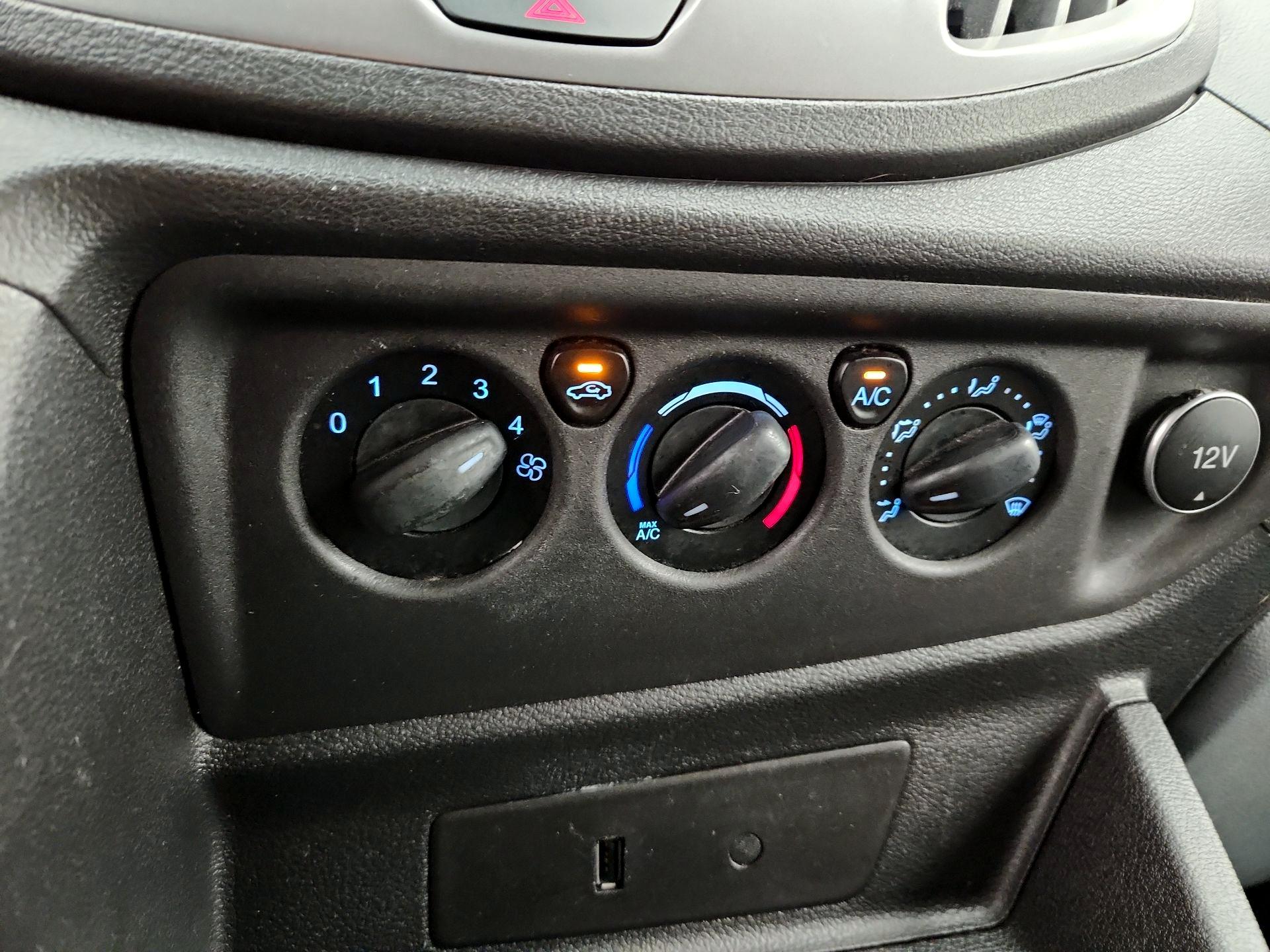 Thumbnail: 2017 Ford Transit Series - 16