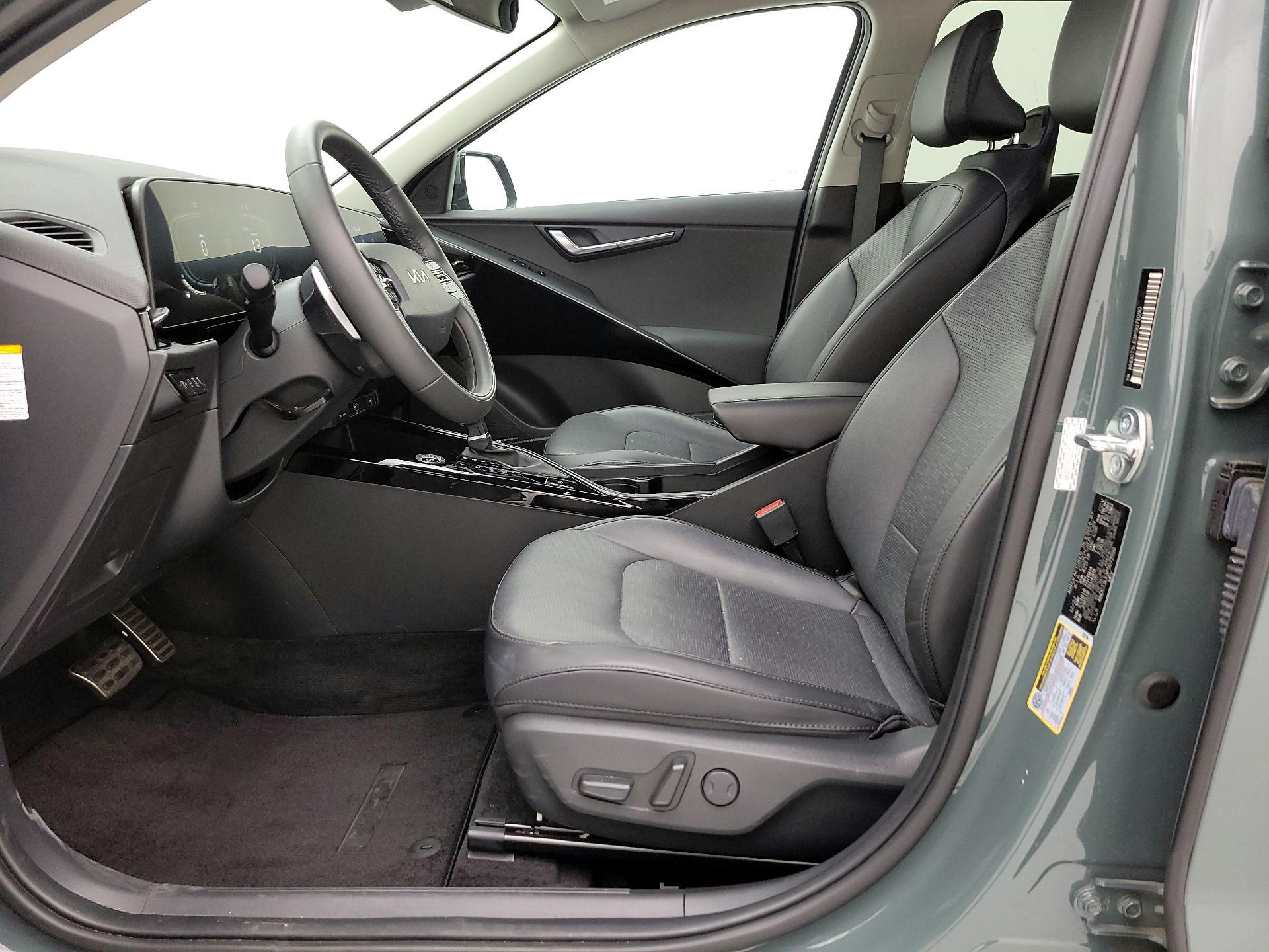 Thumbnail: 2023 Kia Niro - 11