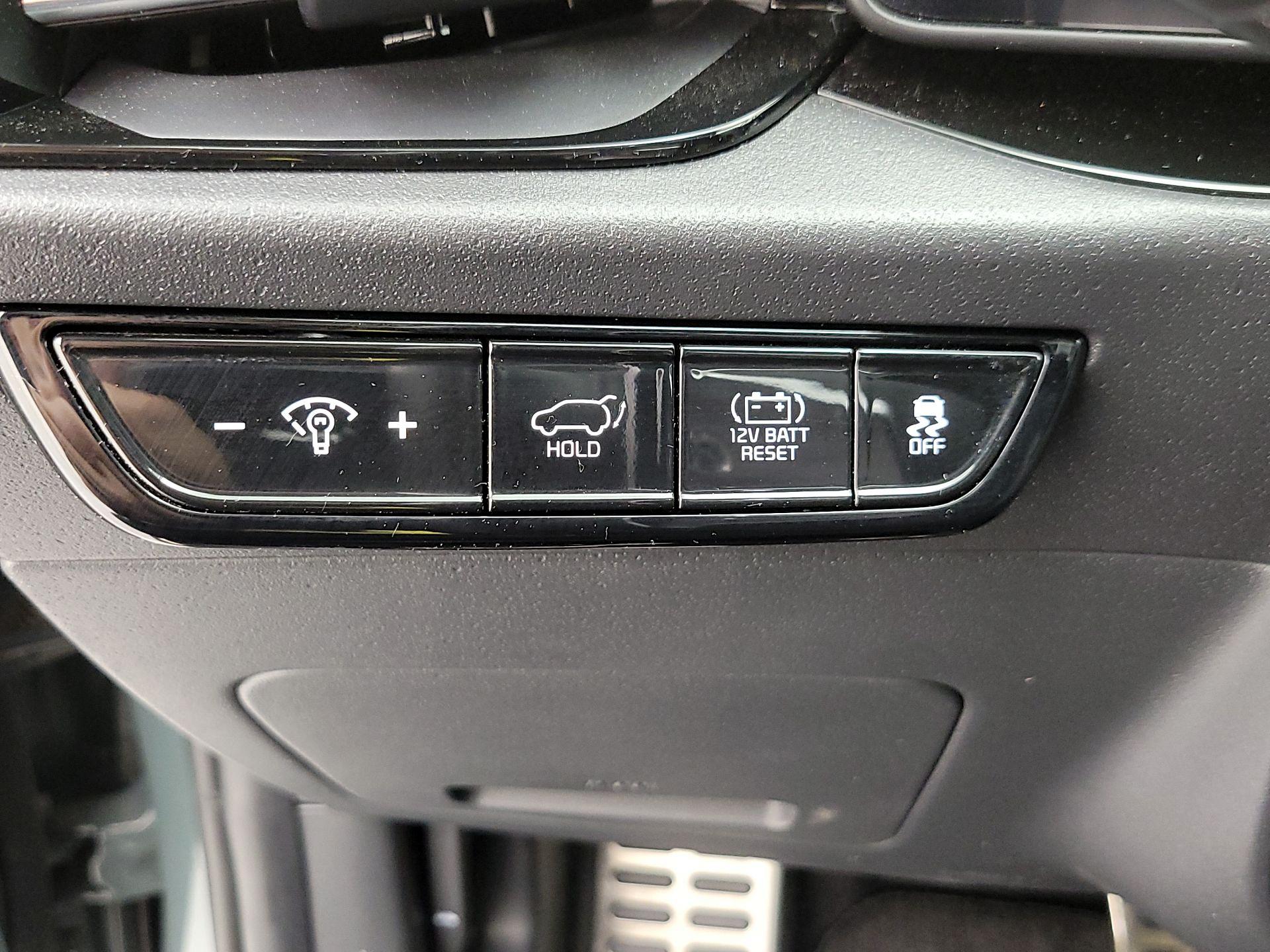 Thumbnail: 2023 Kia Niro - 13