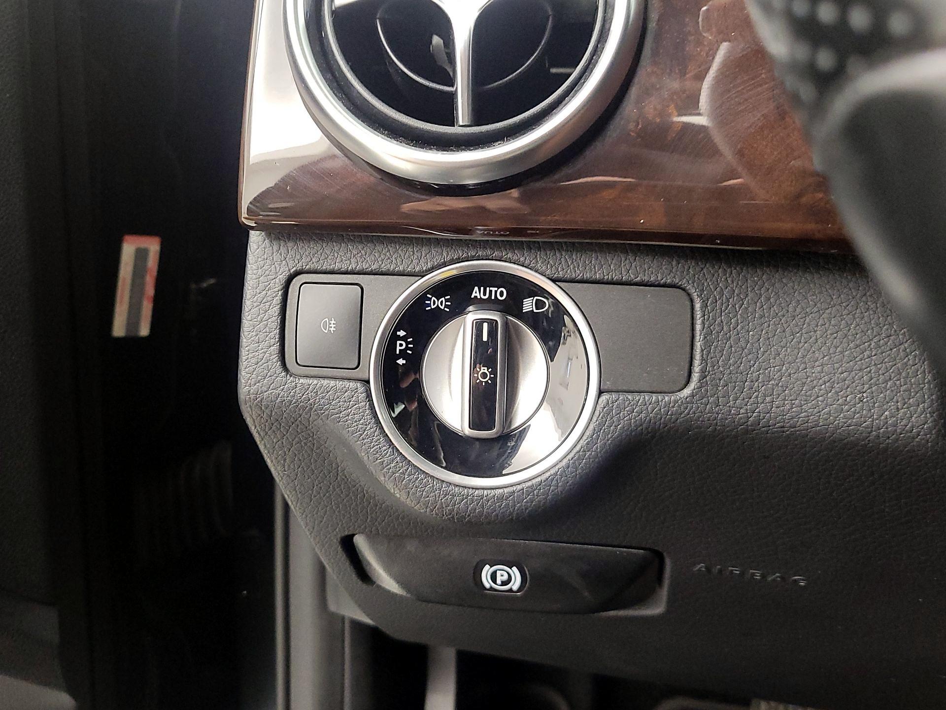 Thumbnail: 2015 Mercedes-Benz GLK - 13