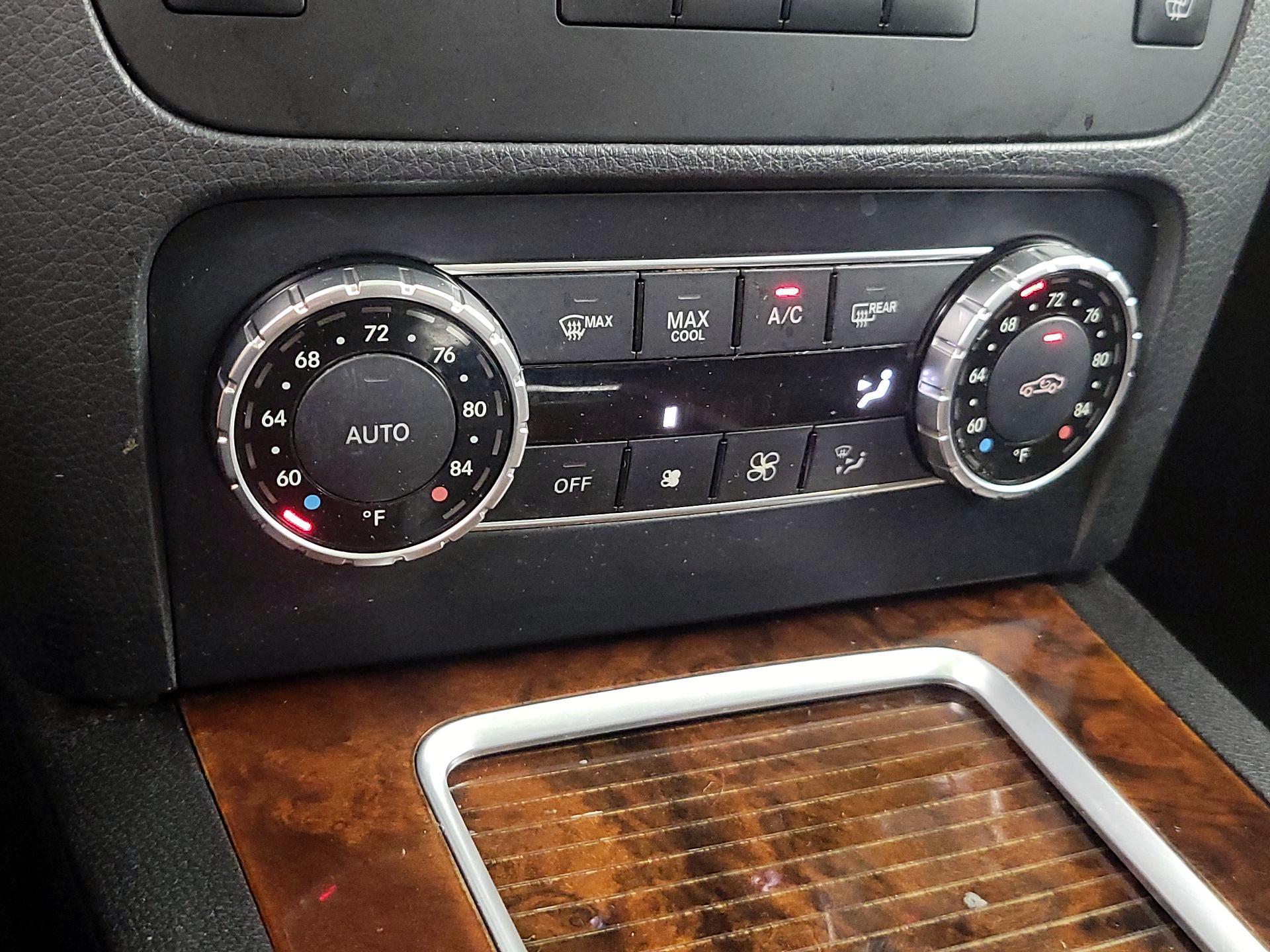 Thumbnail: 2015 Mercedes-Benz GLK - 17