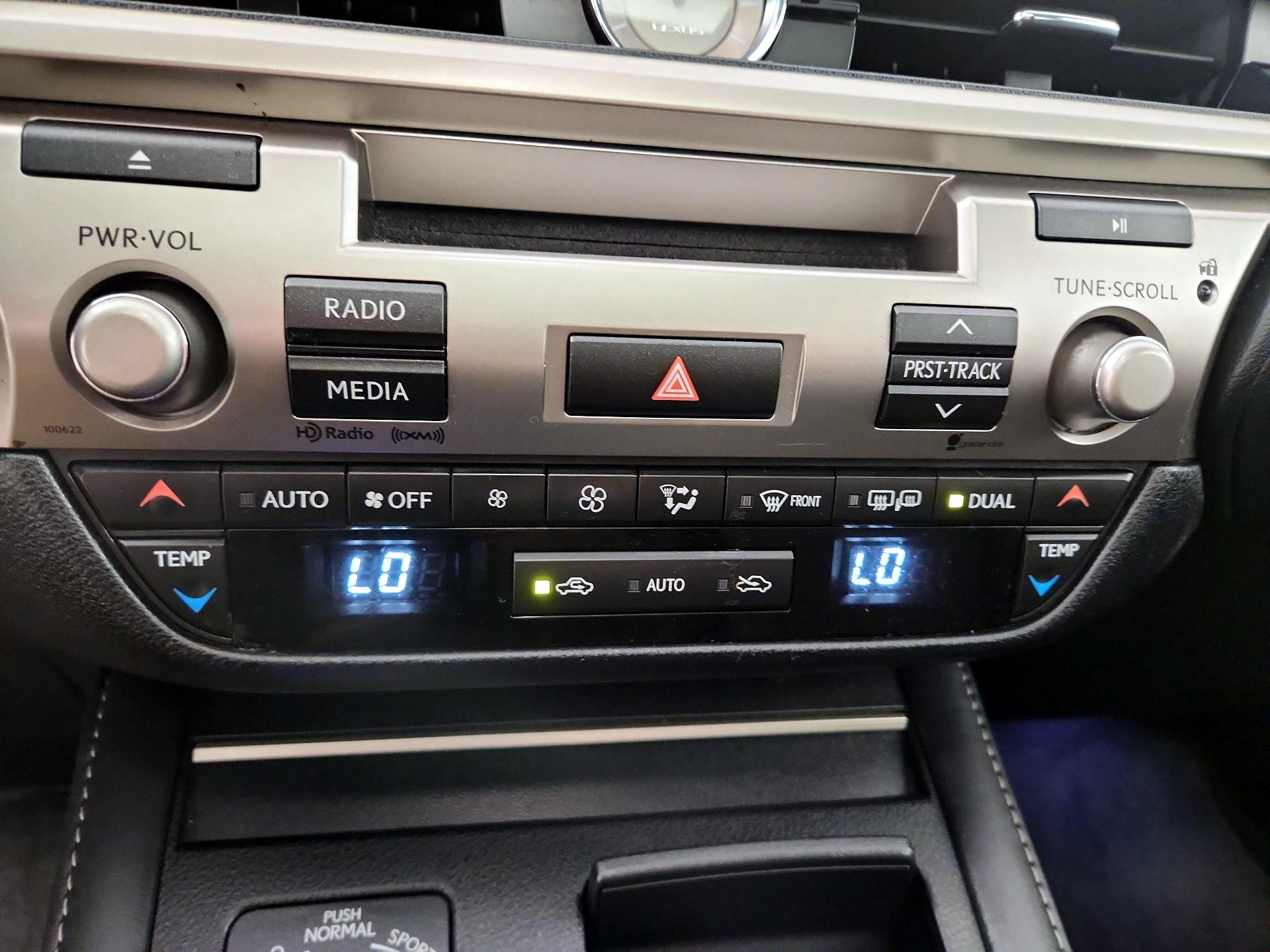 Thumbnail: 2016 Lexus ES - 14
