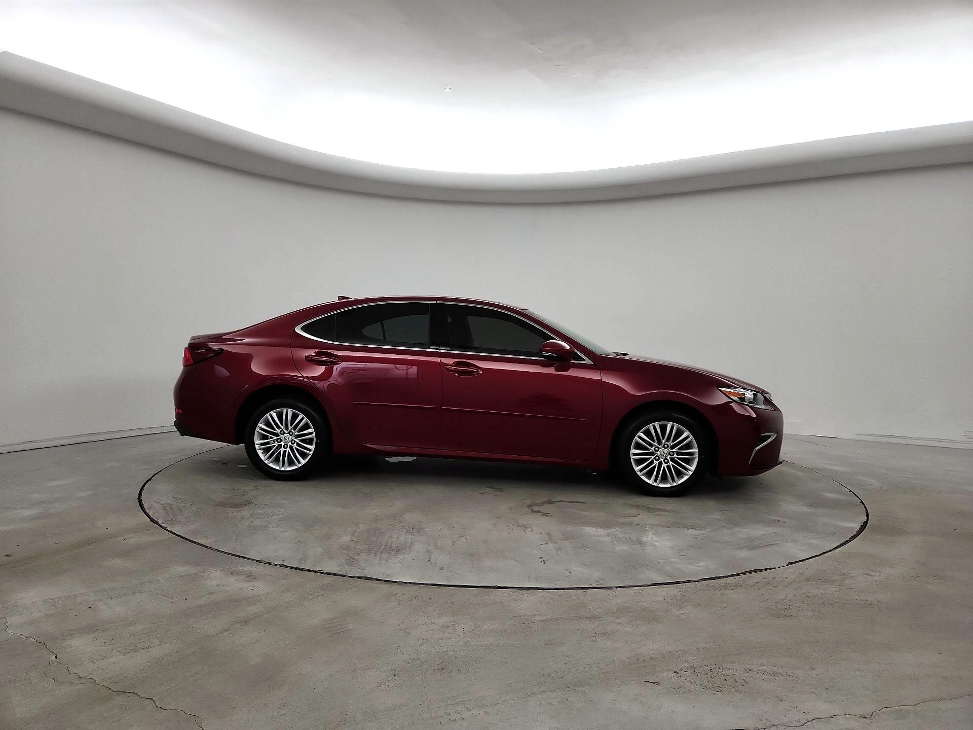 Thumbnail: 2016 Lexus ES - 4