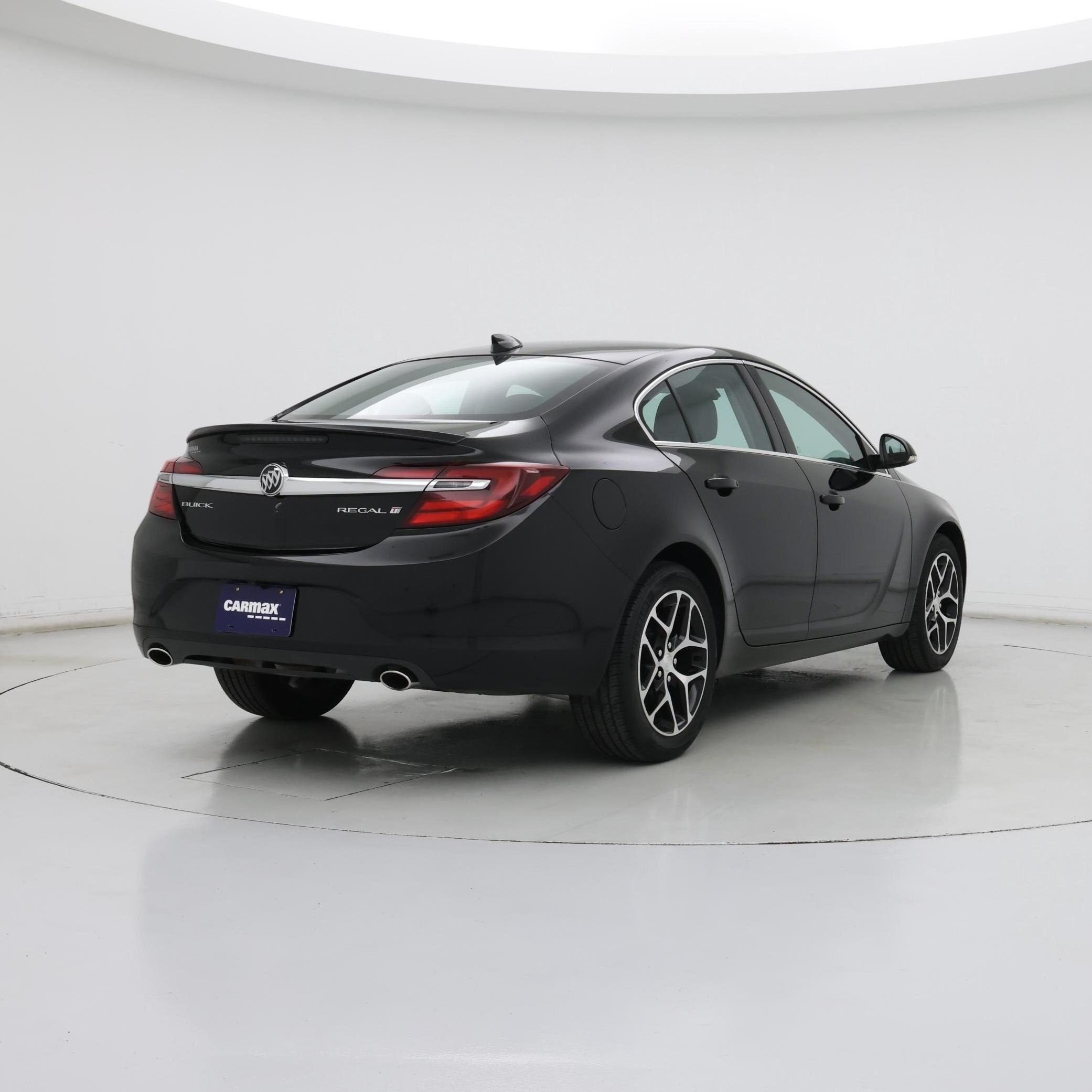Thumbnail: 2017 Buick Regal - 8