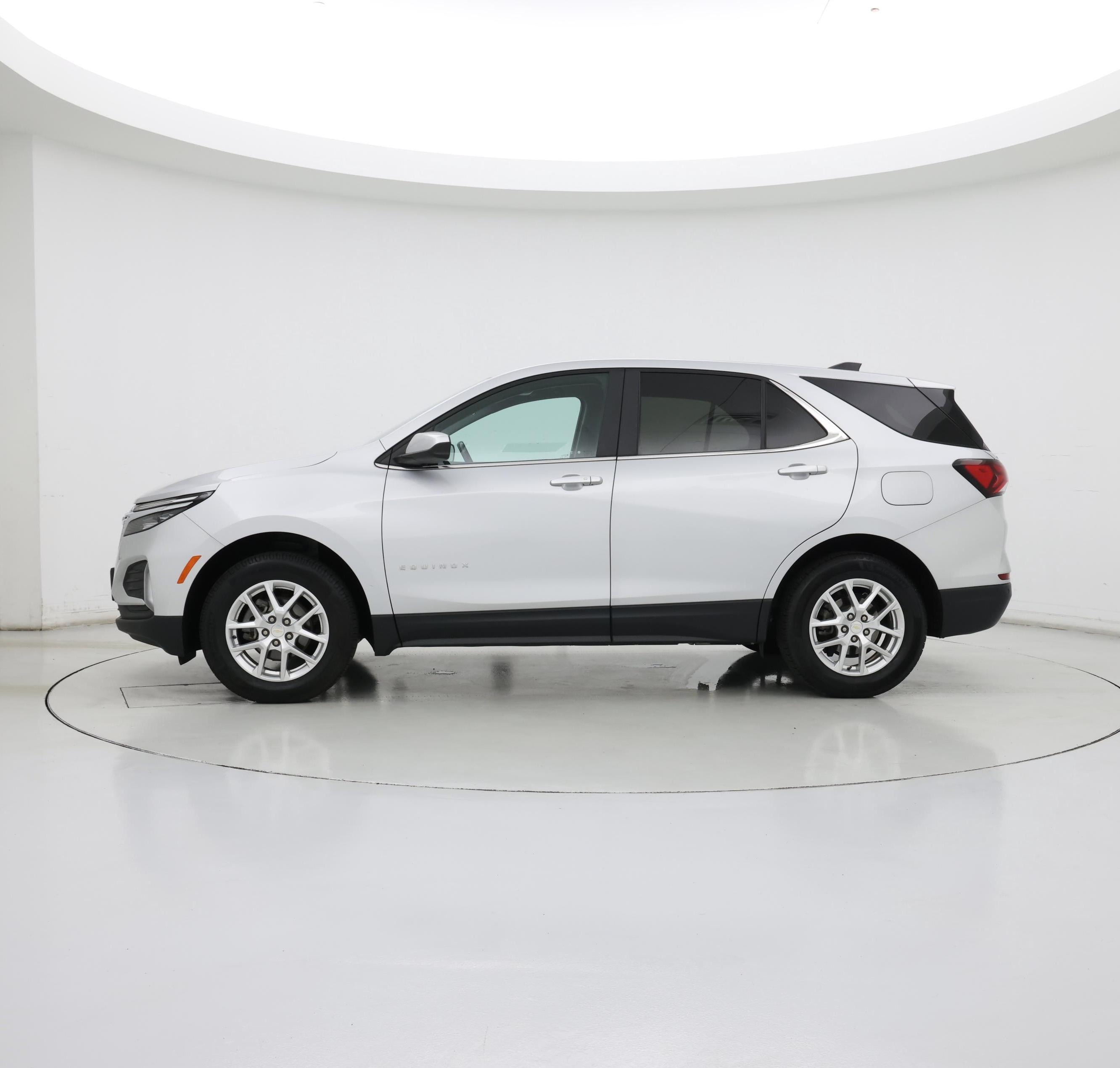 Thumbnail: 2022 Chevrolet Equinox - 3