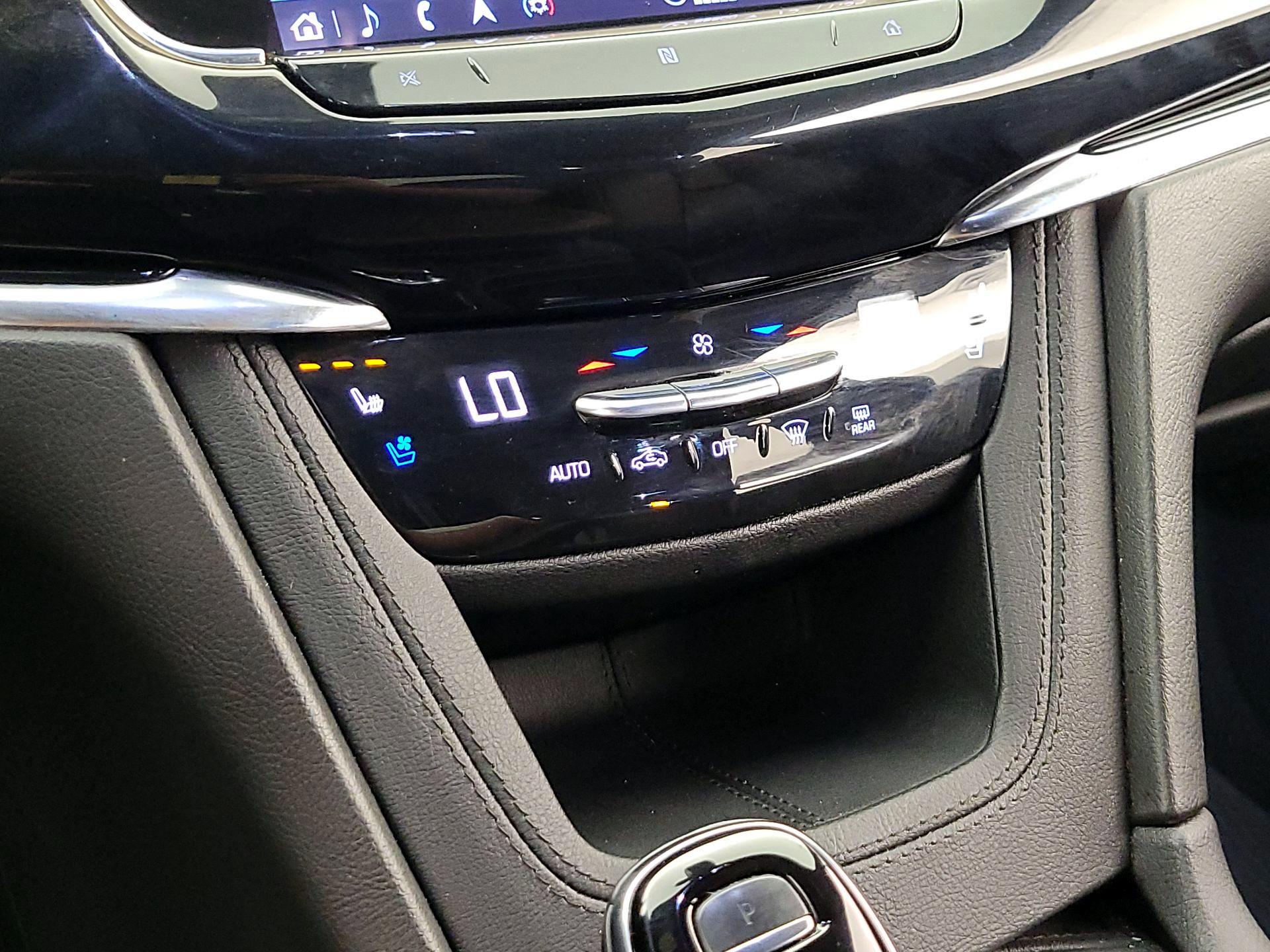 Thumbnail: 2021 Cadillac XT6 - 17