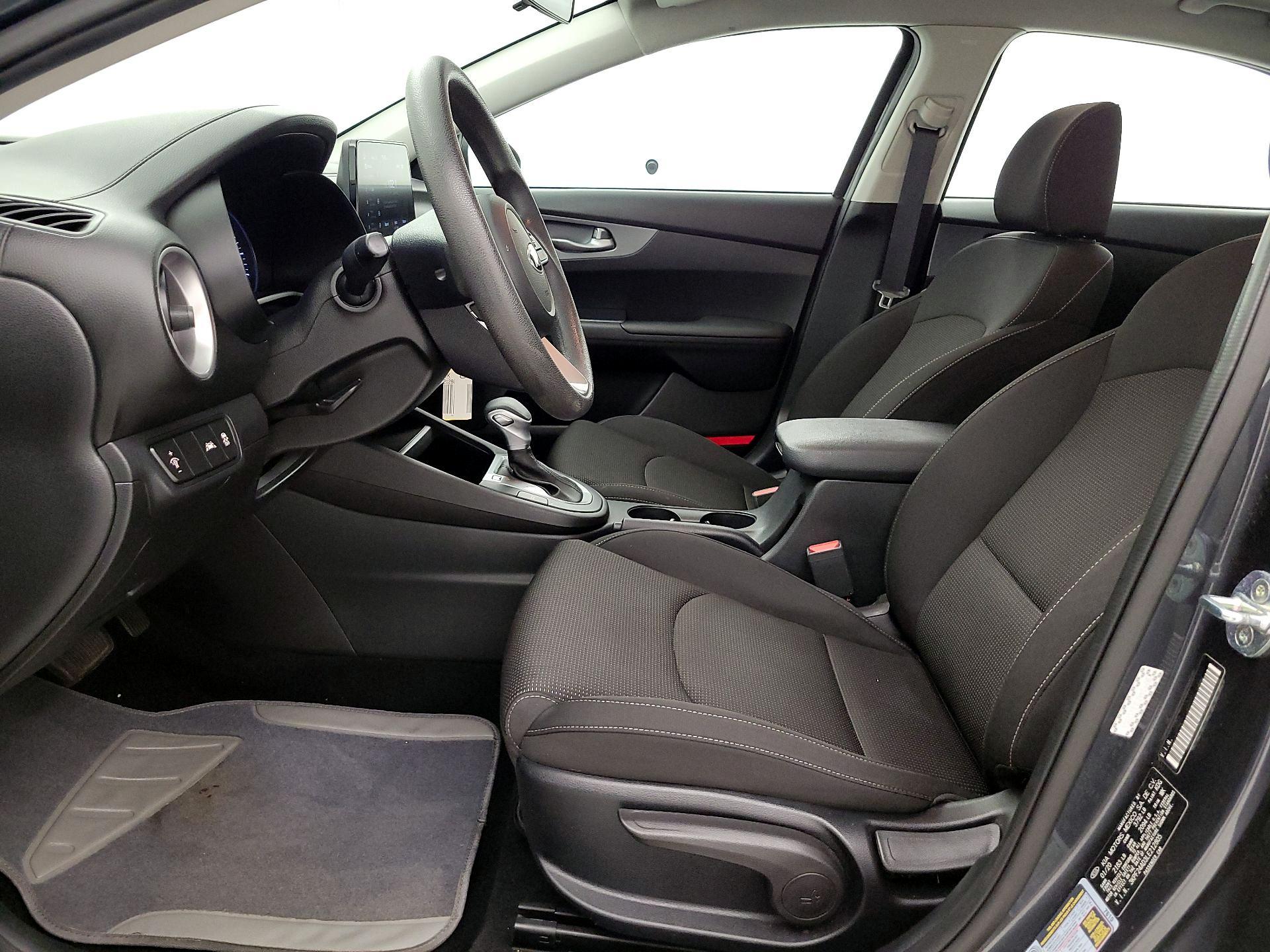 Thumbnail: 2020 Kia Forte - 11