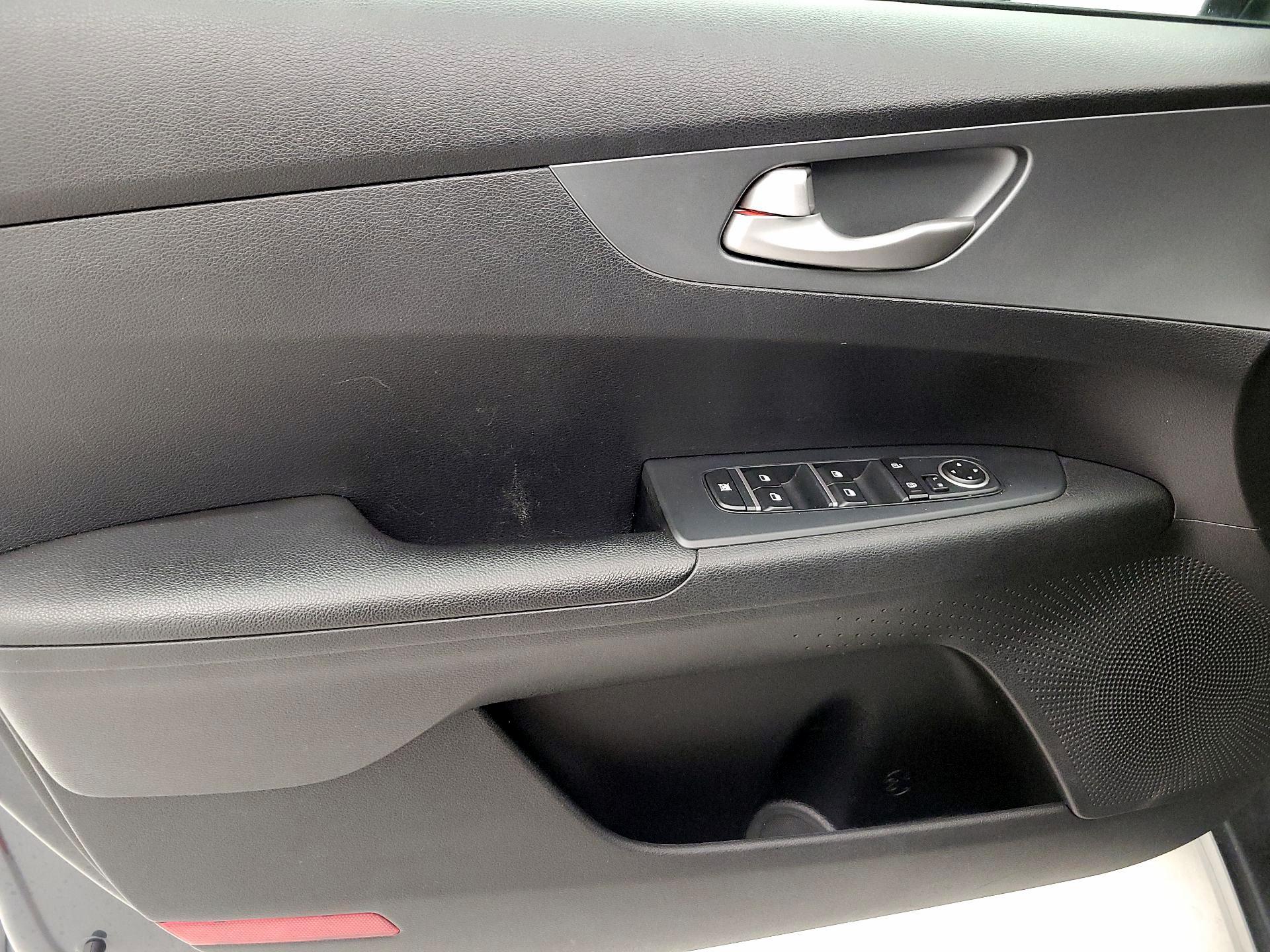 Thumbnail: 2020 Kia Forte - 12