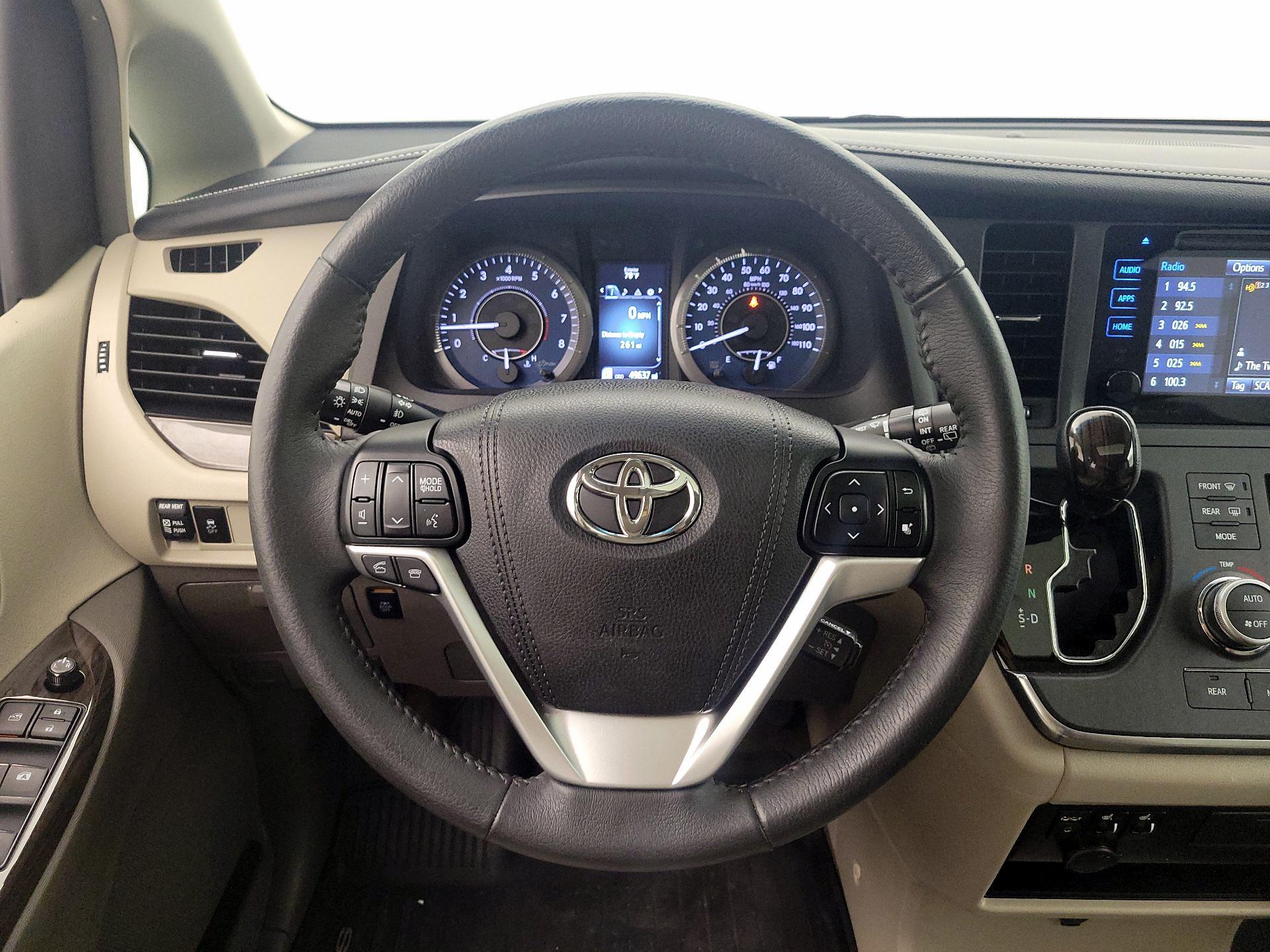 Thumbnail: 2017 Toyota Sienna - 10