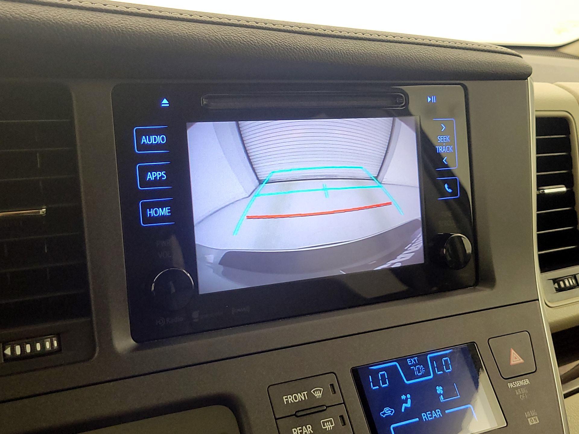 Thumbnail: 2017 Toyota Sienna - 14