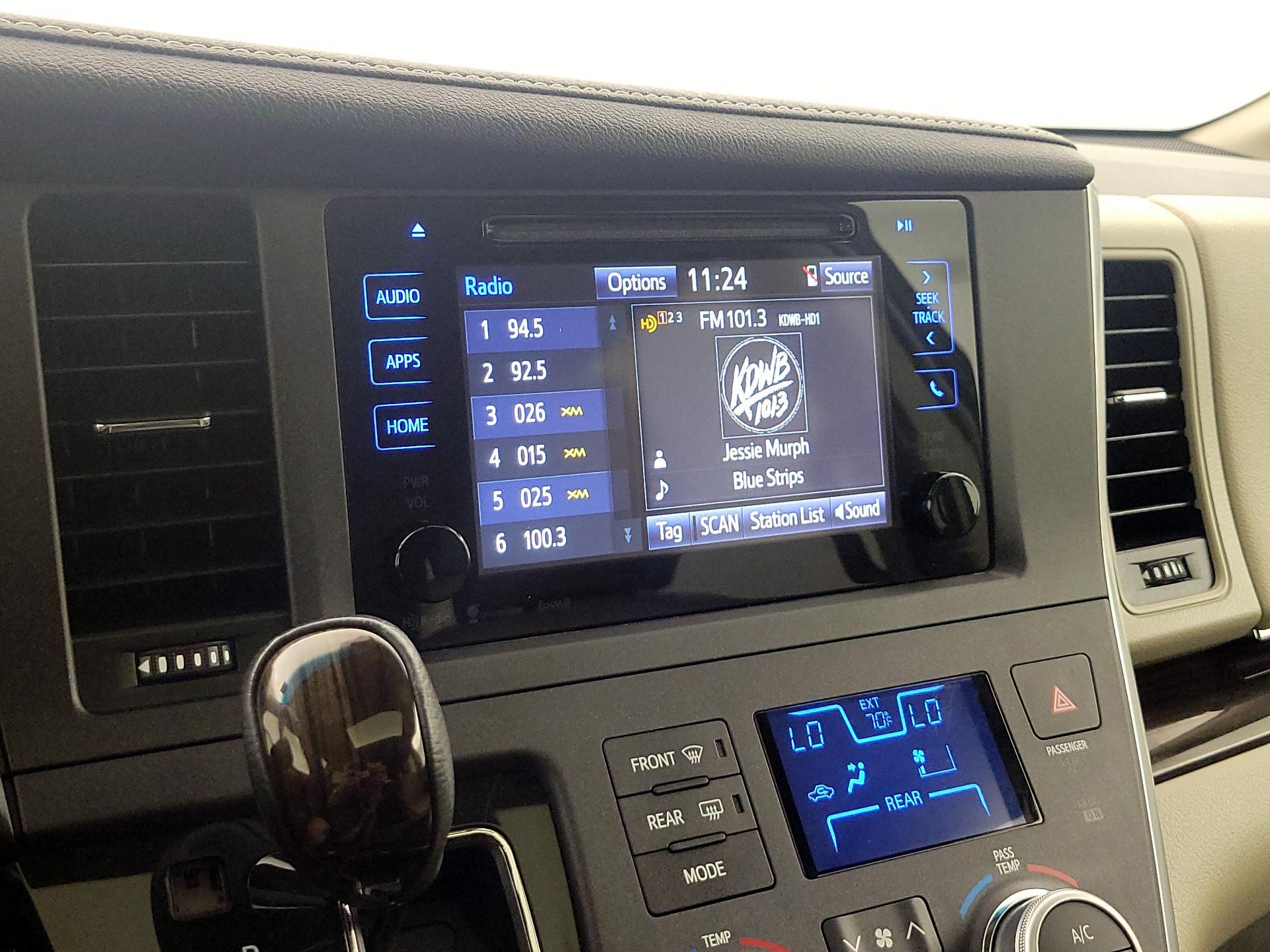 Thumbnail: 2017 Toyota Sienna - 15