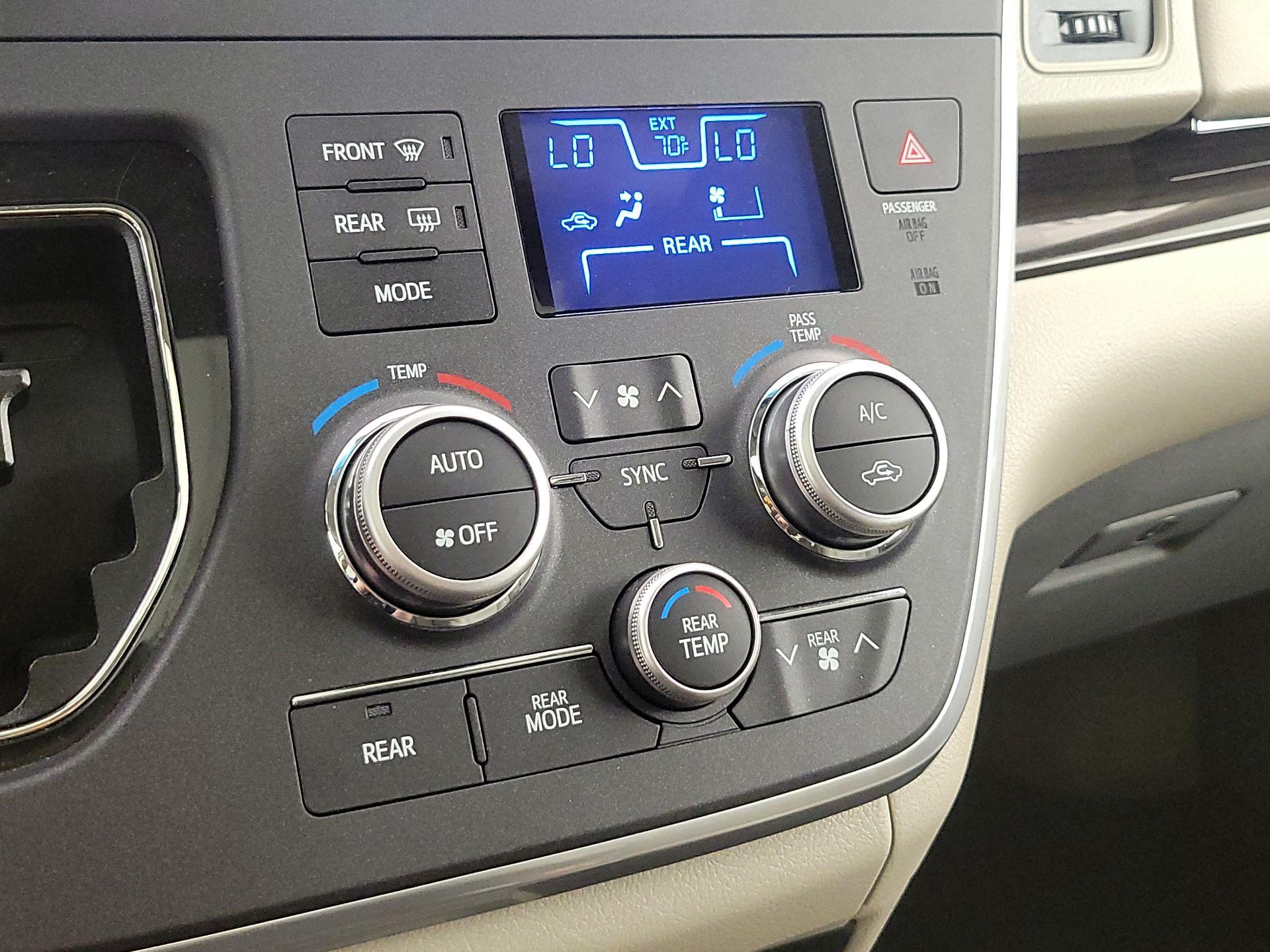Thumbnail: 2017 Toyota Sienna - 16