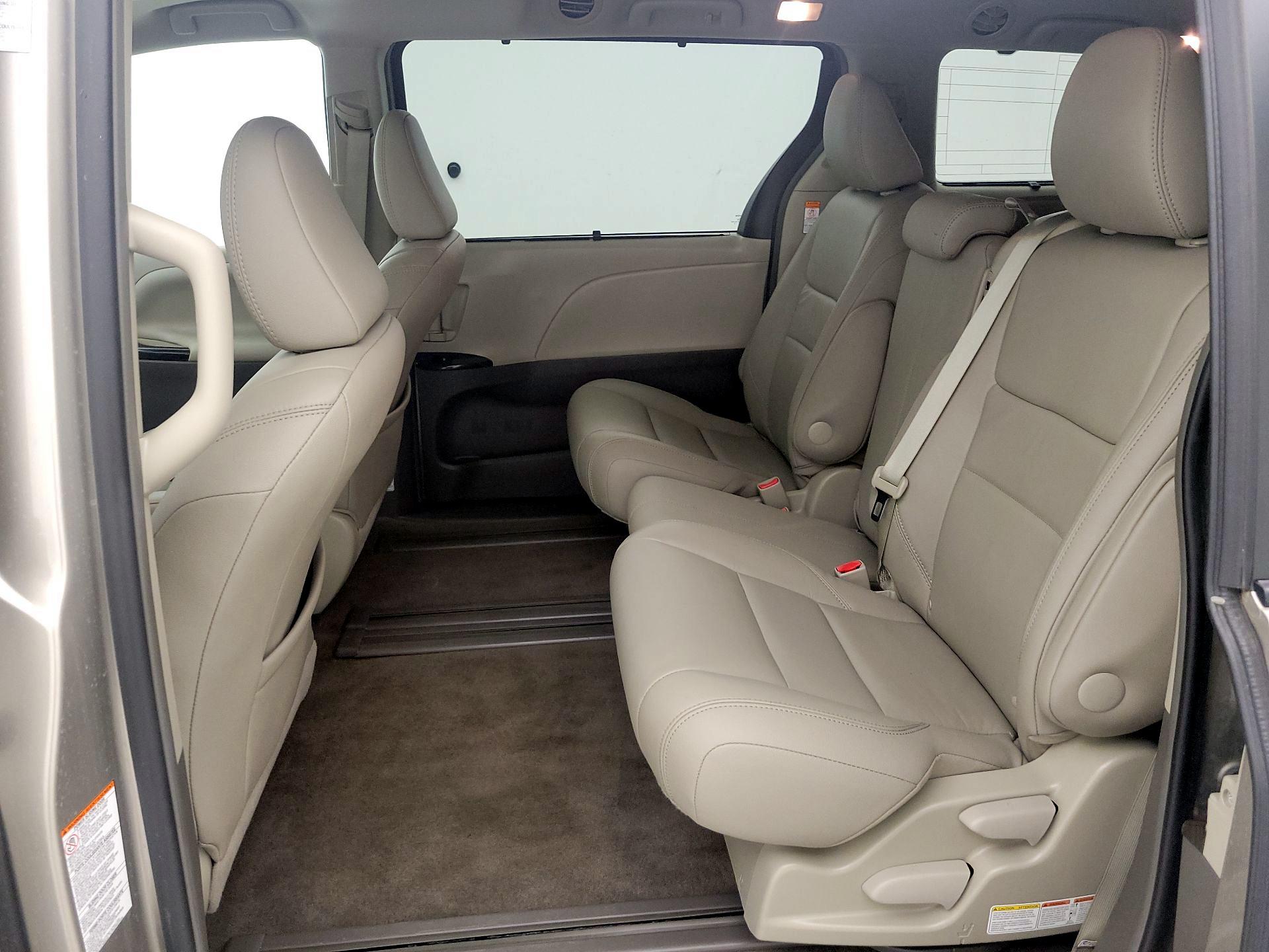 Thumbnail: 2017 Toyota Sienna - 20