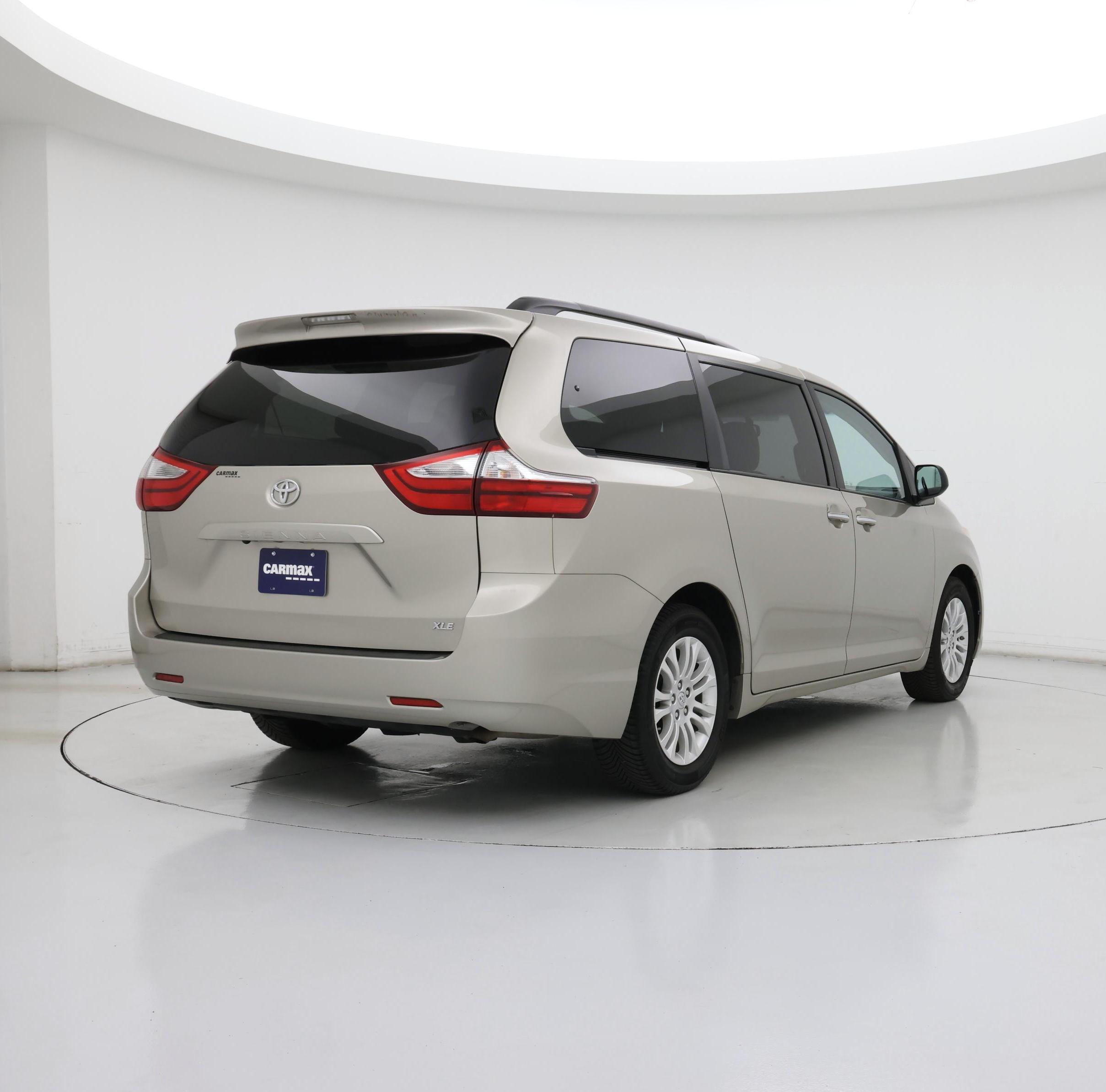 Thumbnail: 2017 Toyota Sienna - 8