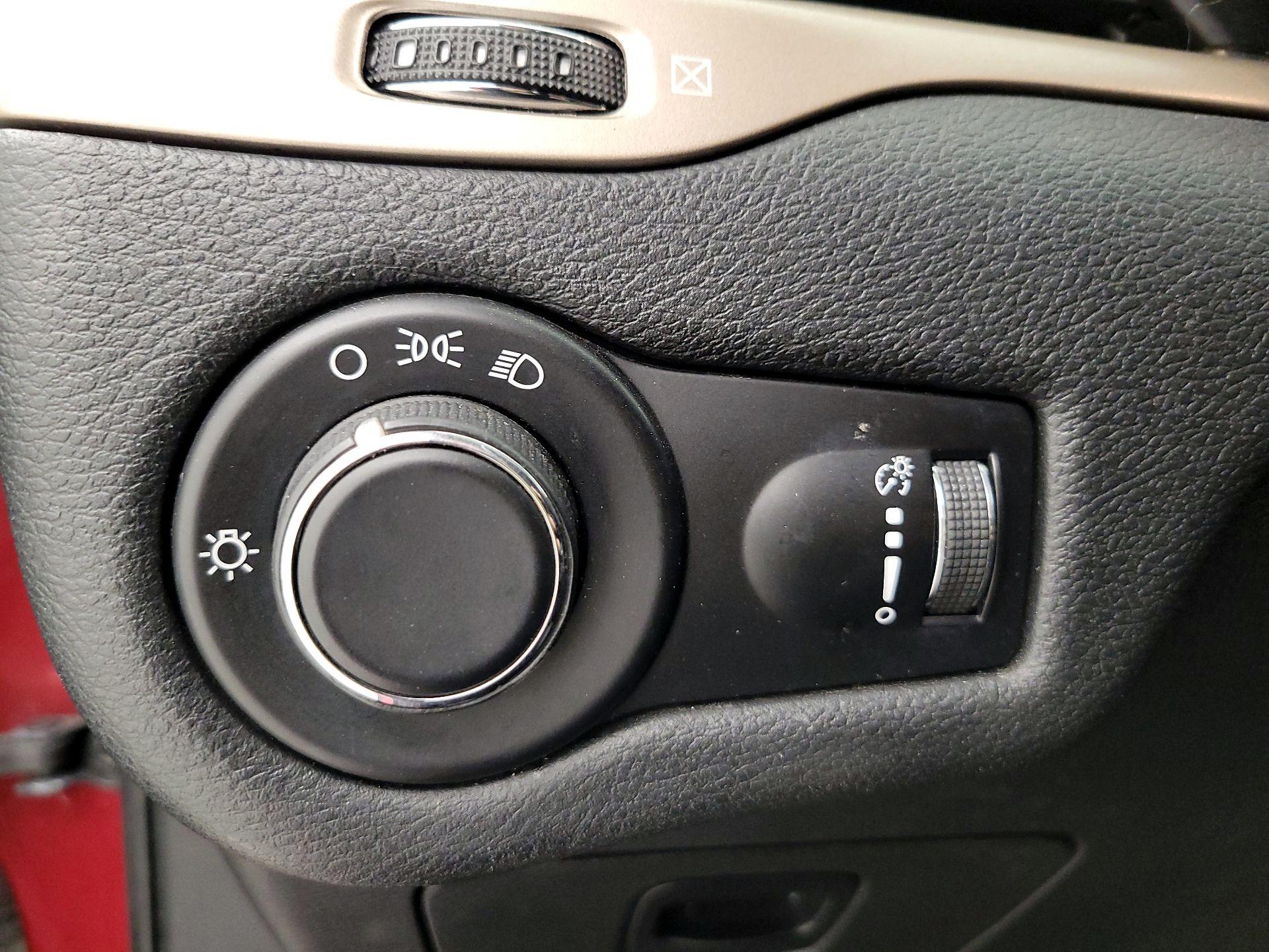 Thumbnail: 2016 Jeep Cherokee - 13