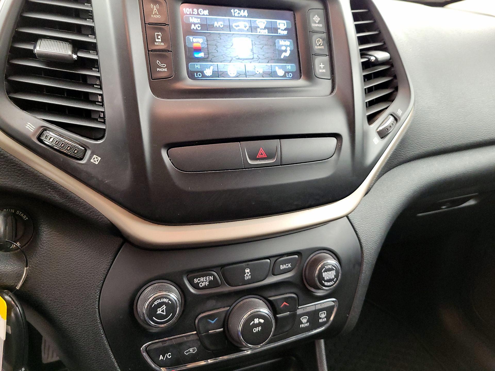 Thumbnail: 2016 Jeep Cherokee - 17