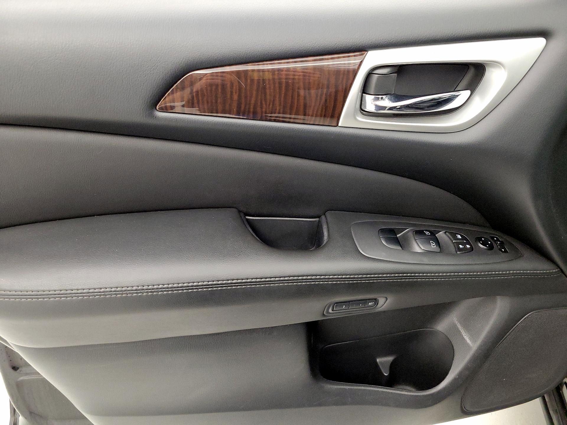 Thumbnail: 2015 Nissan Pathfinder - 12