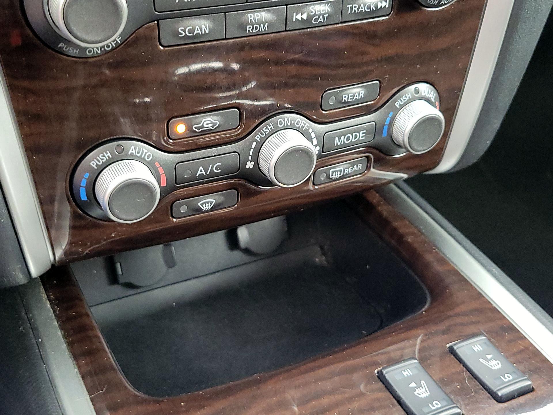 Thumbnail: 2015 Nissan Pathfinder - 17