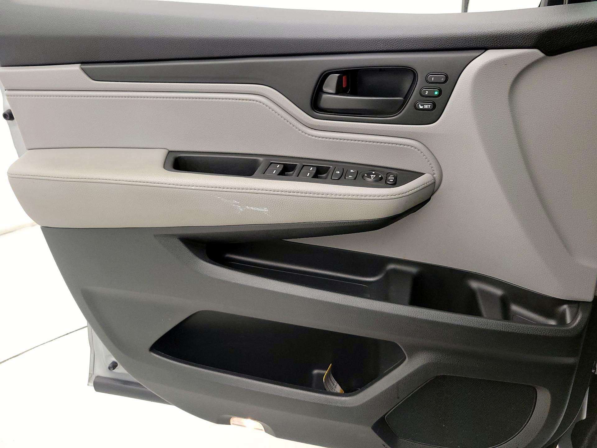 Thumbnail: 2019 Honda Odyssey - 12