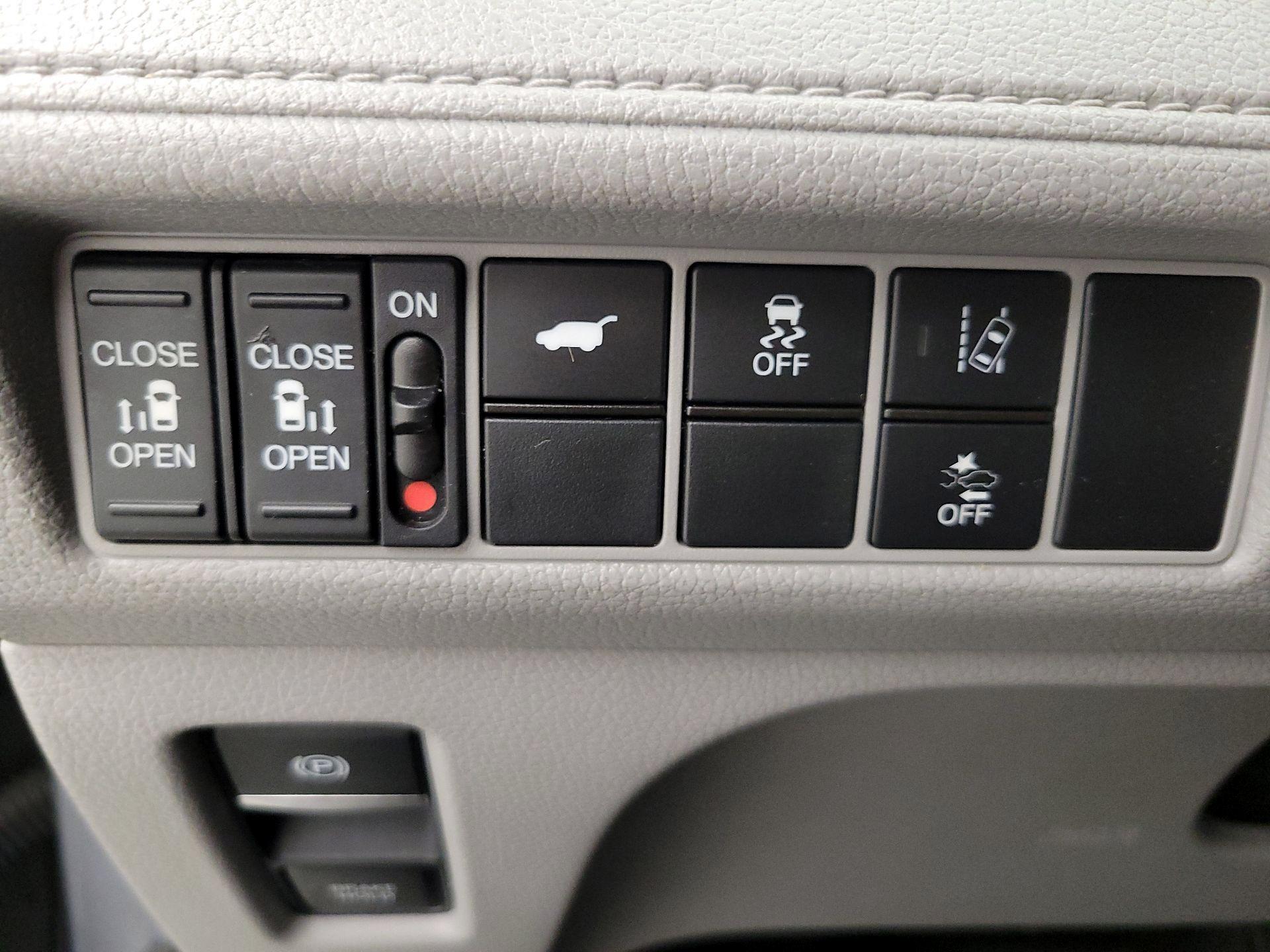 Thumbnail: 2019 Honda Odyssey - 13
