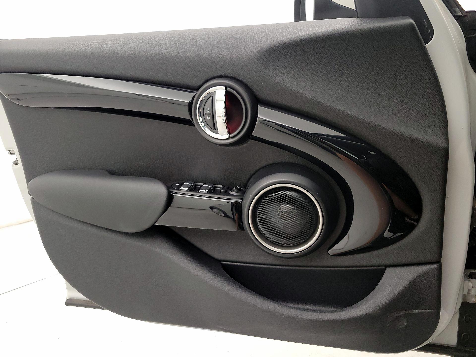 Thumbnail: 2015 MINI Cooper Hardtop - 12
