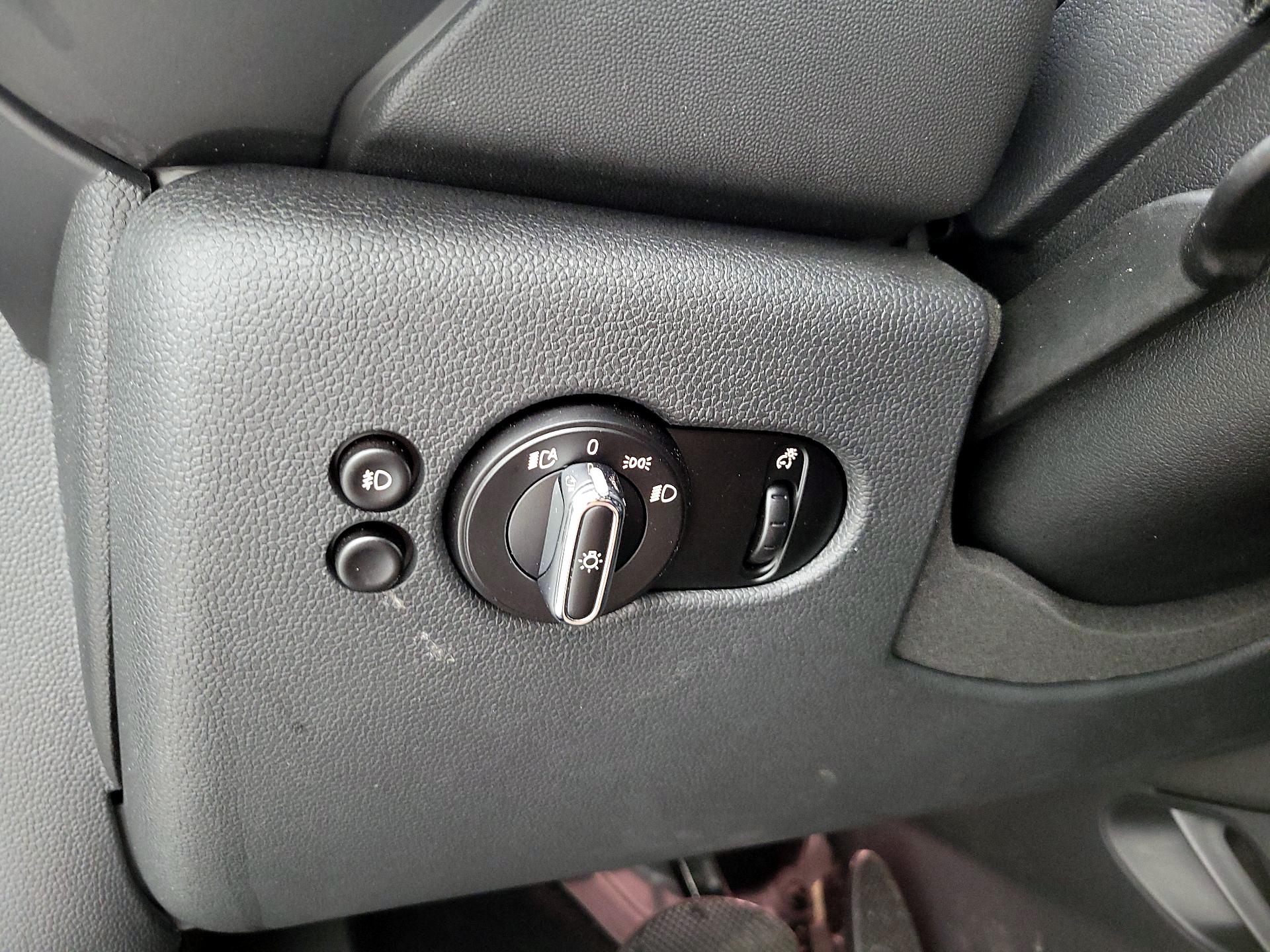 Thumbnail: 2015 MINI Cooper Hardtop - 13