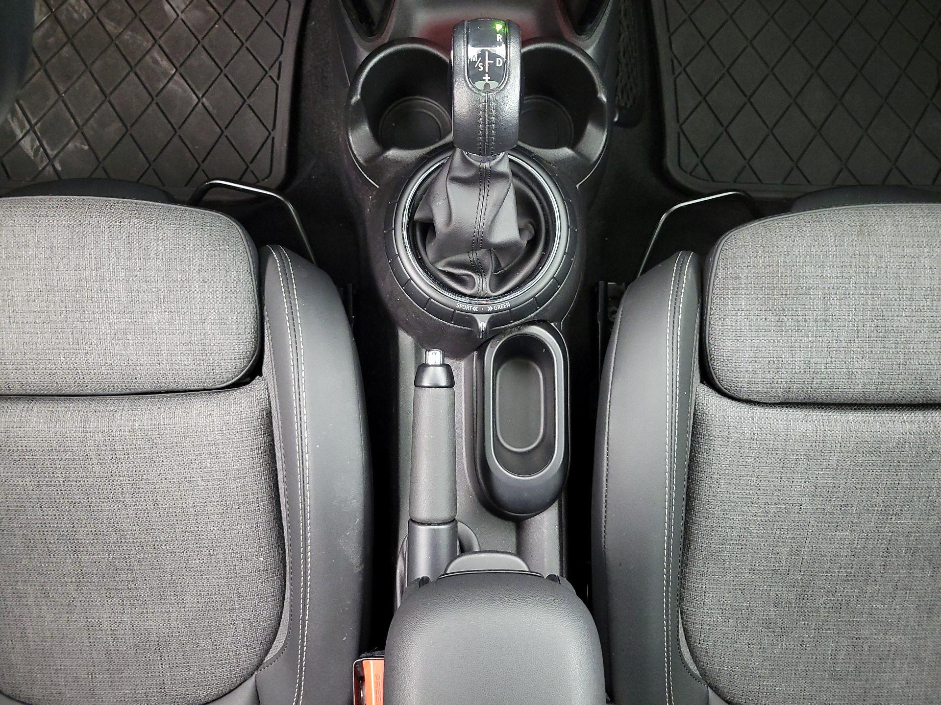 Thumbnail: 2015 MINI Cooper Hardtop - 16