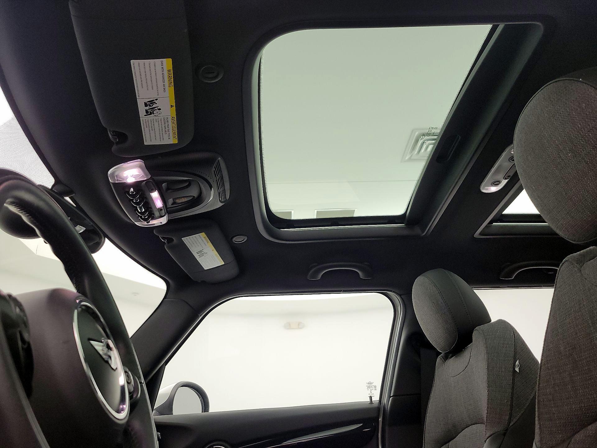 Thumbnail: 2015 MINI Cooper Hardtop - 18