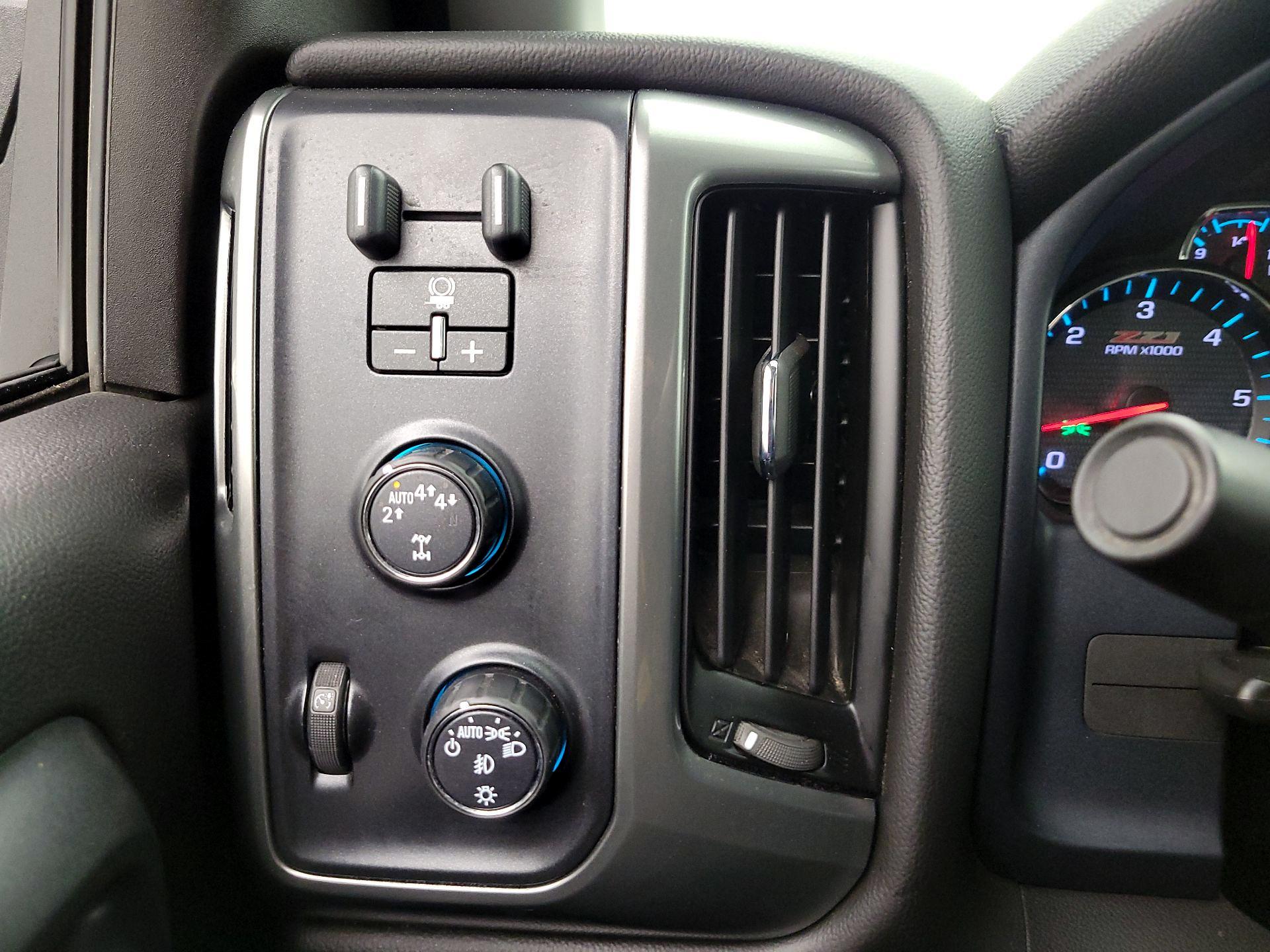 Thumbnail: 2018 Chevrolet Silverado 1500 - 13