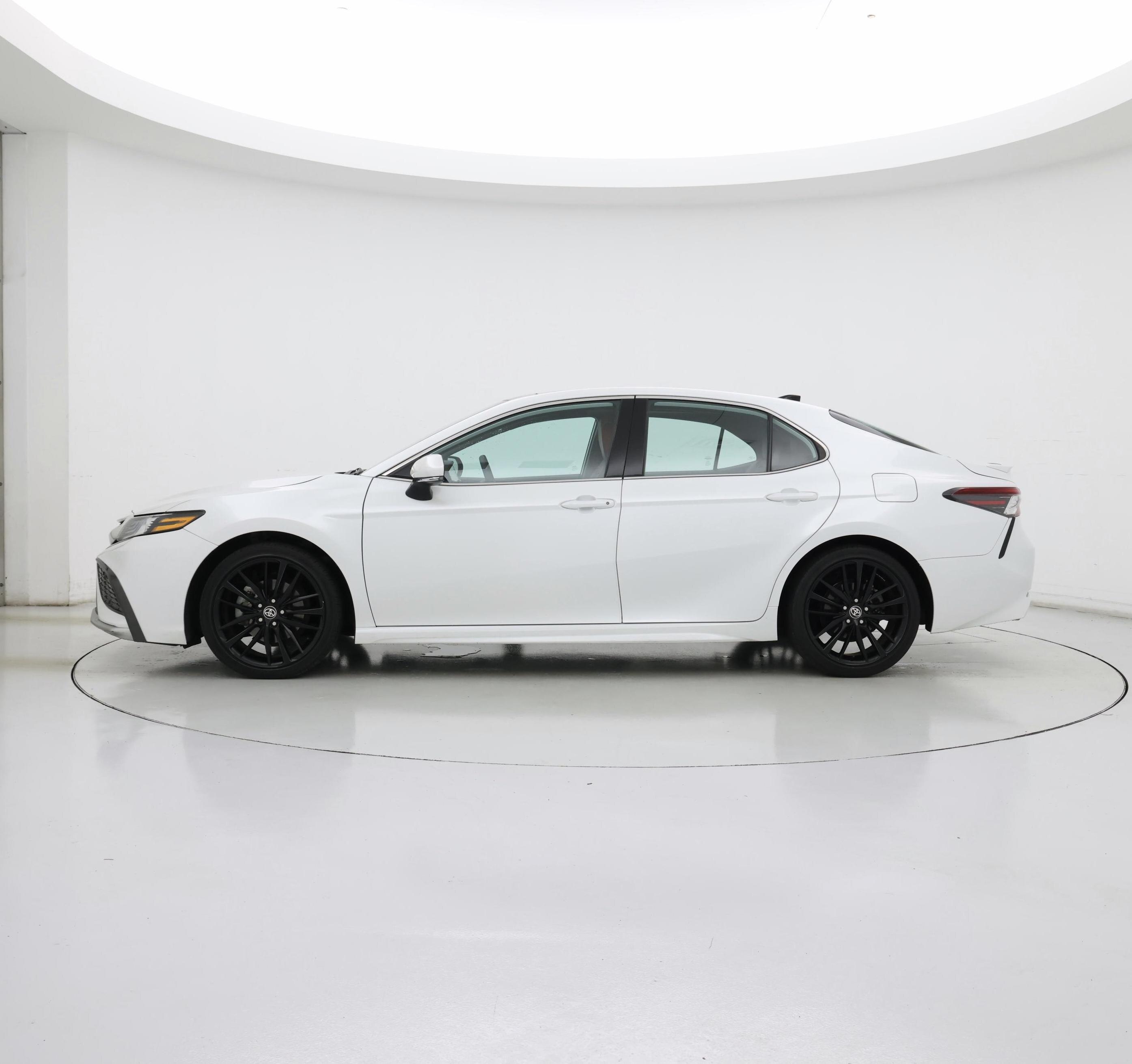 Thumbnail: 2021 Toyota Camry - 3