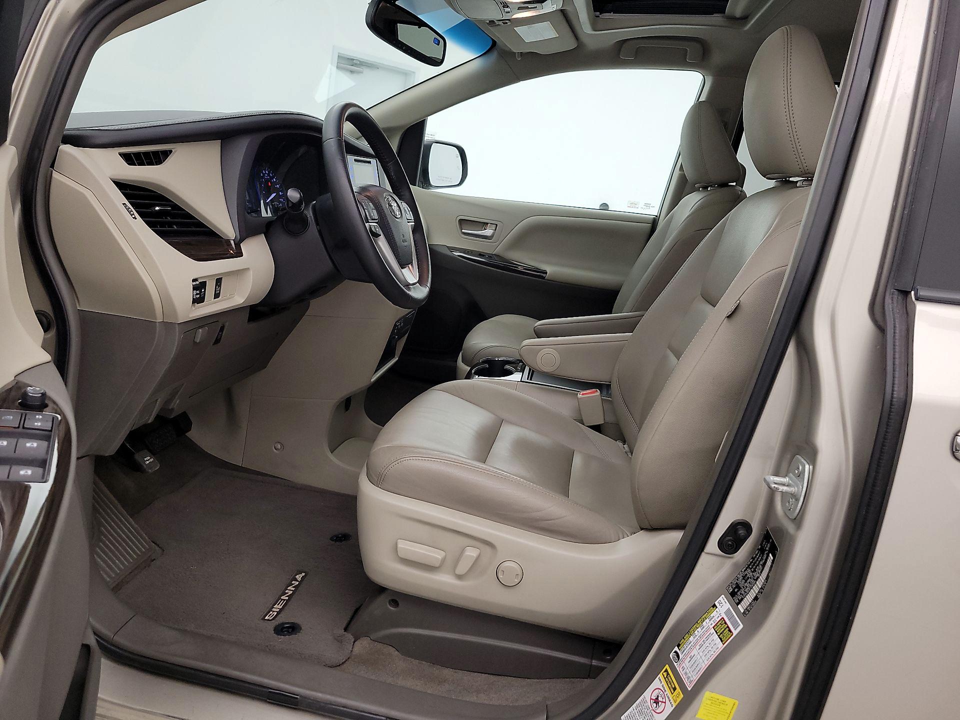 Thumbnail: 2015 Toyota Sienna - 11