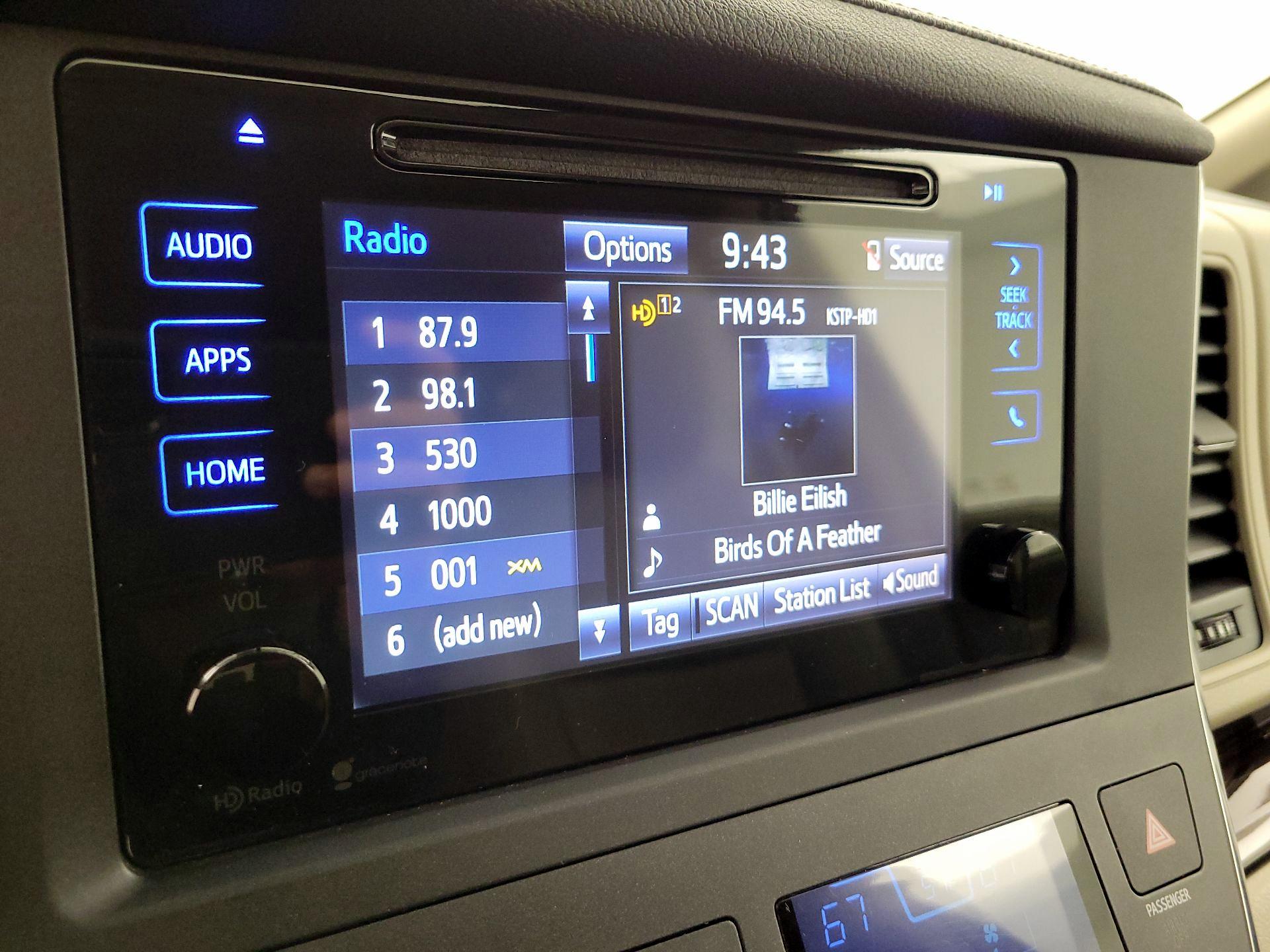Thumbnail: 2015 Toyota Sienna - 15