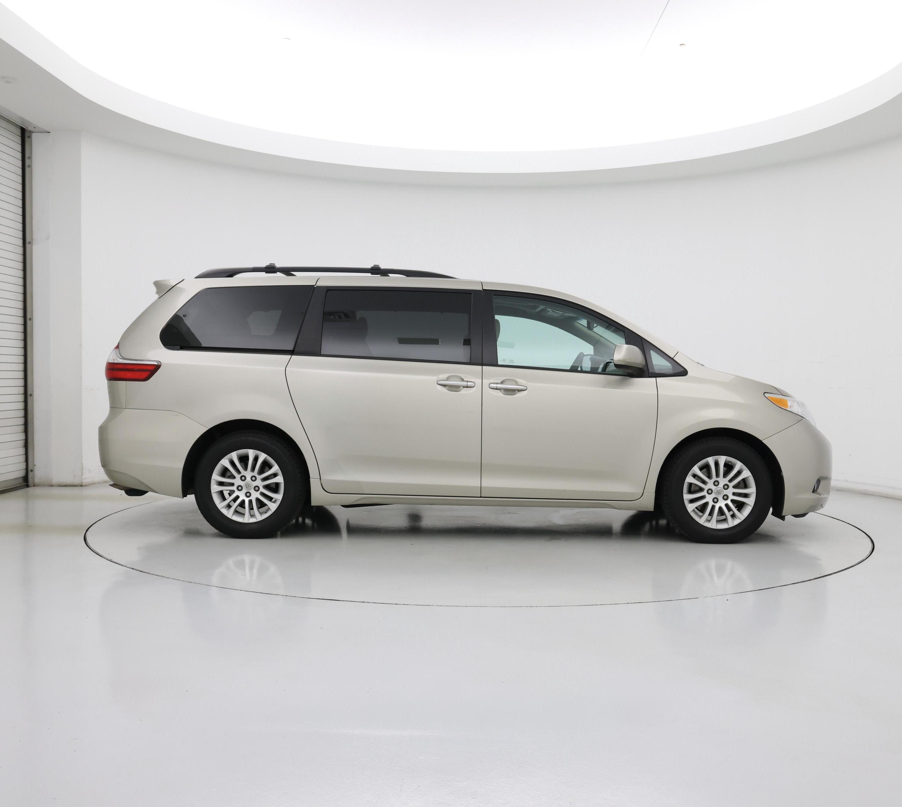 Thumbnail: 2015 Toyota Sienna - 7