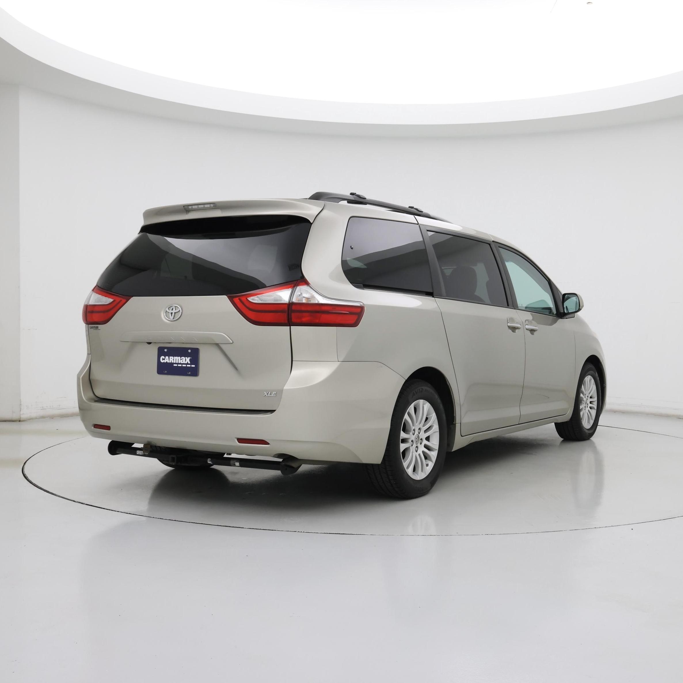Thumbnail: 2015 Toyota Sienna - 8